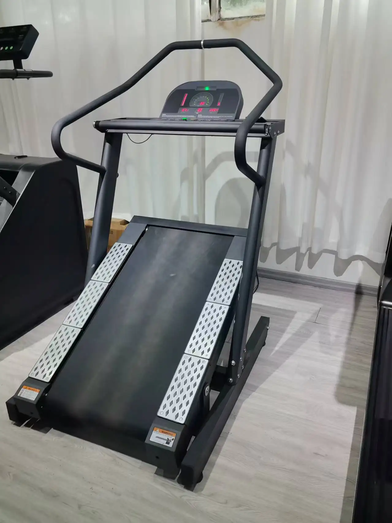 Commerical Heavy Duty Self-generating Unpowered Treadmill Air Runner Non-motorized Unpowered LED Curve Treadmill With Resistance