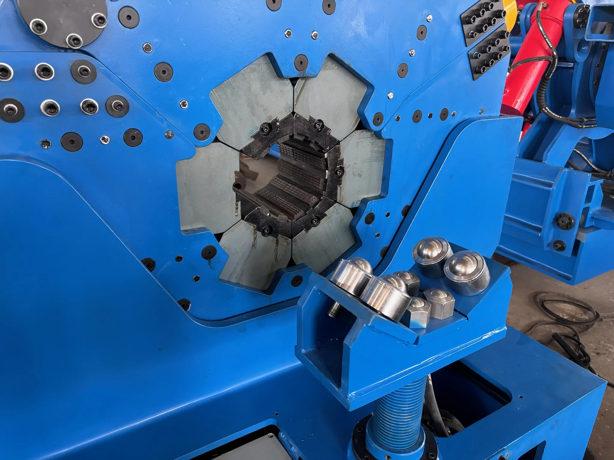 Fully Opening Hinged Headstock Hydraulic Make and Break Unit