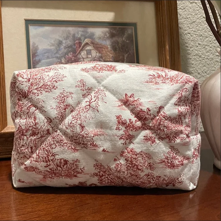 Hot Sale Travel Women Makeup Pouch Custom Recyclable Cotton Quilted Makeup Bag Lightweight  Floral Cotton Cosmetic Bag