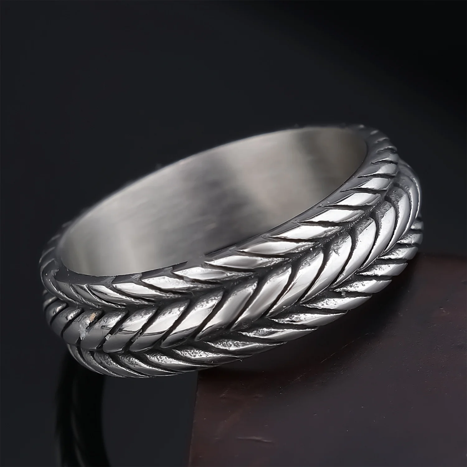 Hip Hop 8mm Width Stainless Steel Tire Tread Motorcycle Biker Groove Rings for Him Her Jewelry Gifts Size 7-13