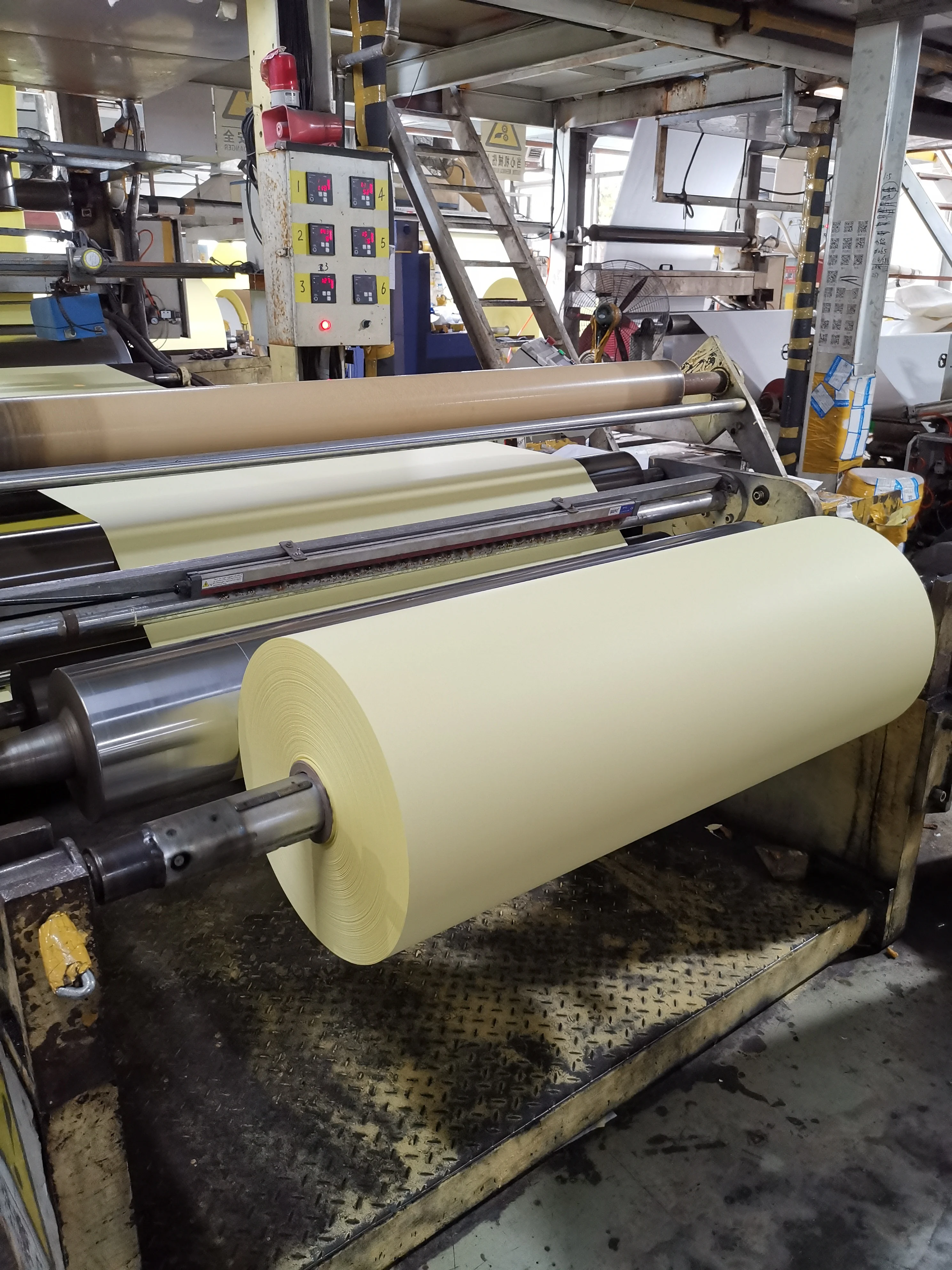 80gsm Yellow Double Side Glassine  kraft waterproof Release Paper bag heat seal wholesale