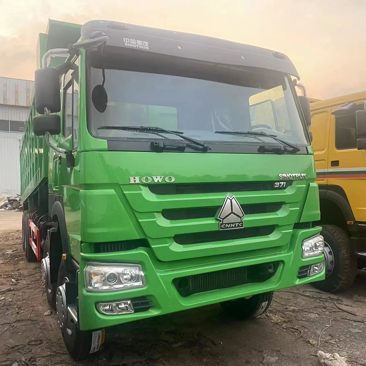 Top quality SINOTRUK HOWO TX 8X4 Dump Truck 12 wheels howo dump truck