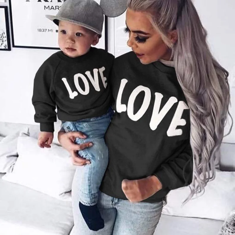 
ODM OEM Girls Clothing Set Sweater Joggers Sportswear Two Piece Pants Set Toddler Girls Crop Top Hoodie Mommy and Me Outfits 