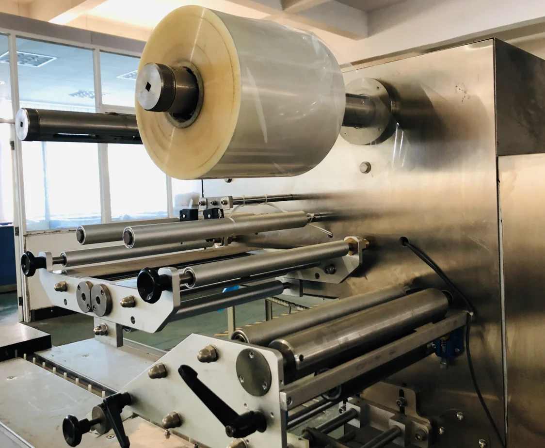 kn95 small mask packing machine price Plastic syringe packing machine