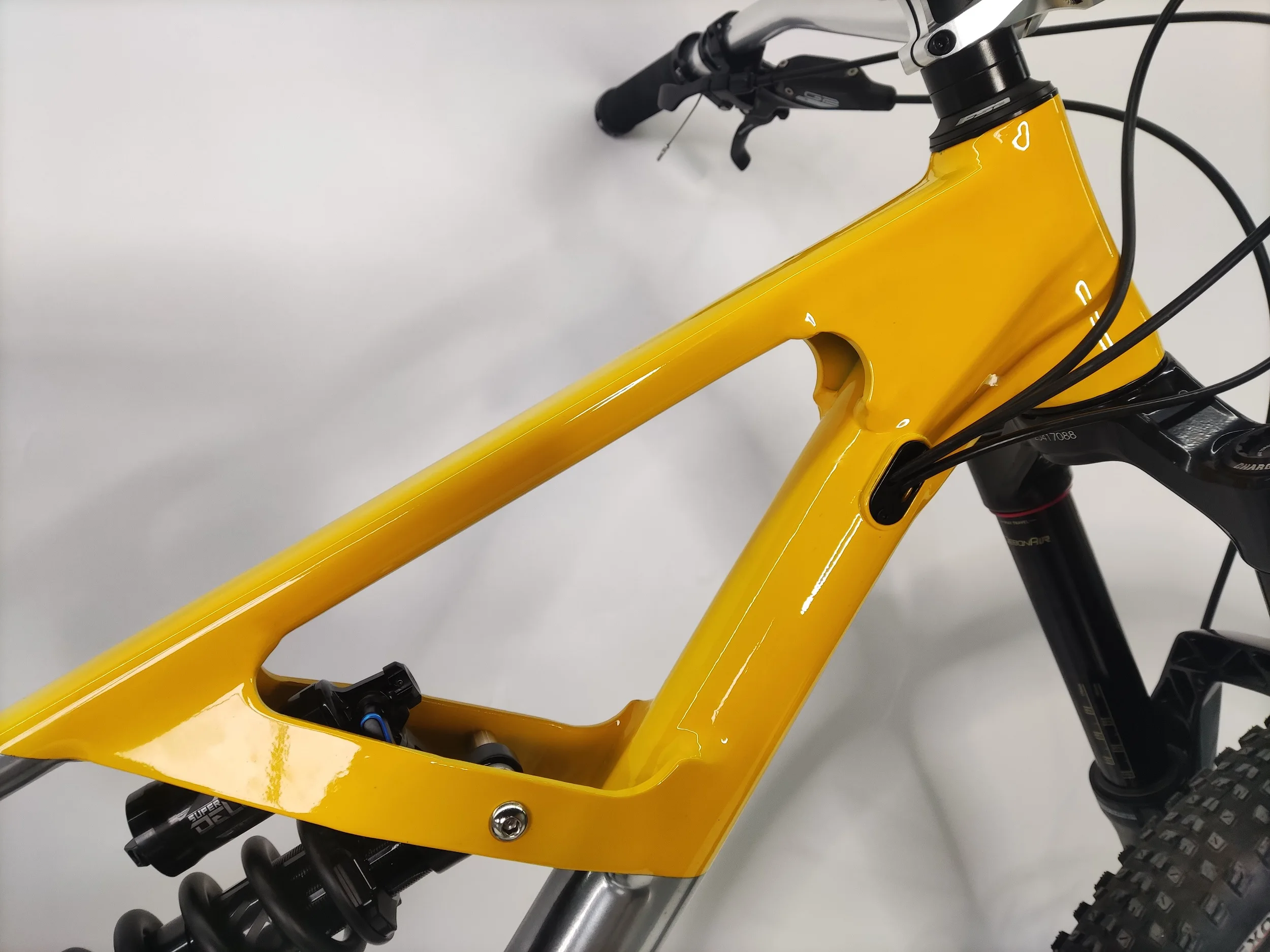 Outroad Fat Tire Mountain Bike with 27.5 29 inch Wheels  21 Speed Front Suspension Anti-Slip Bikes