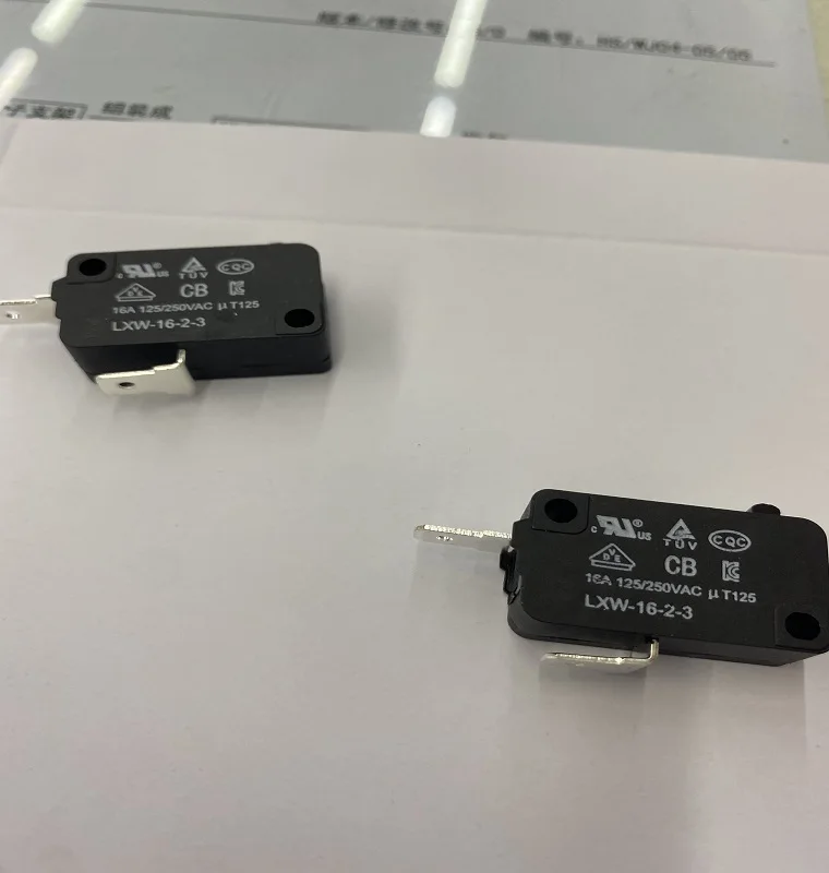 Snap action push button micro switch