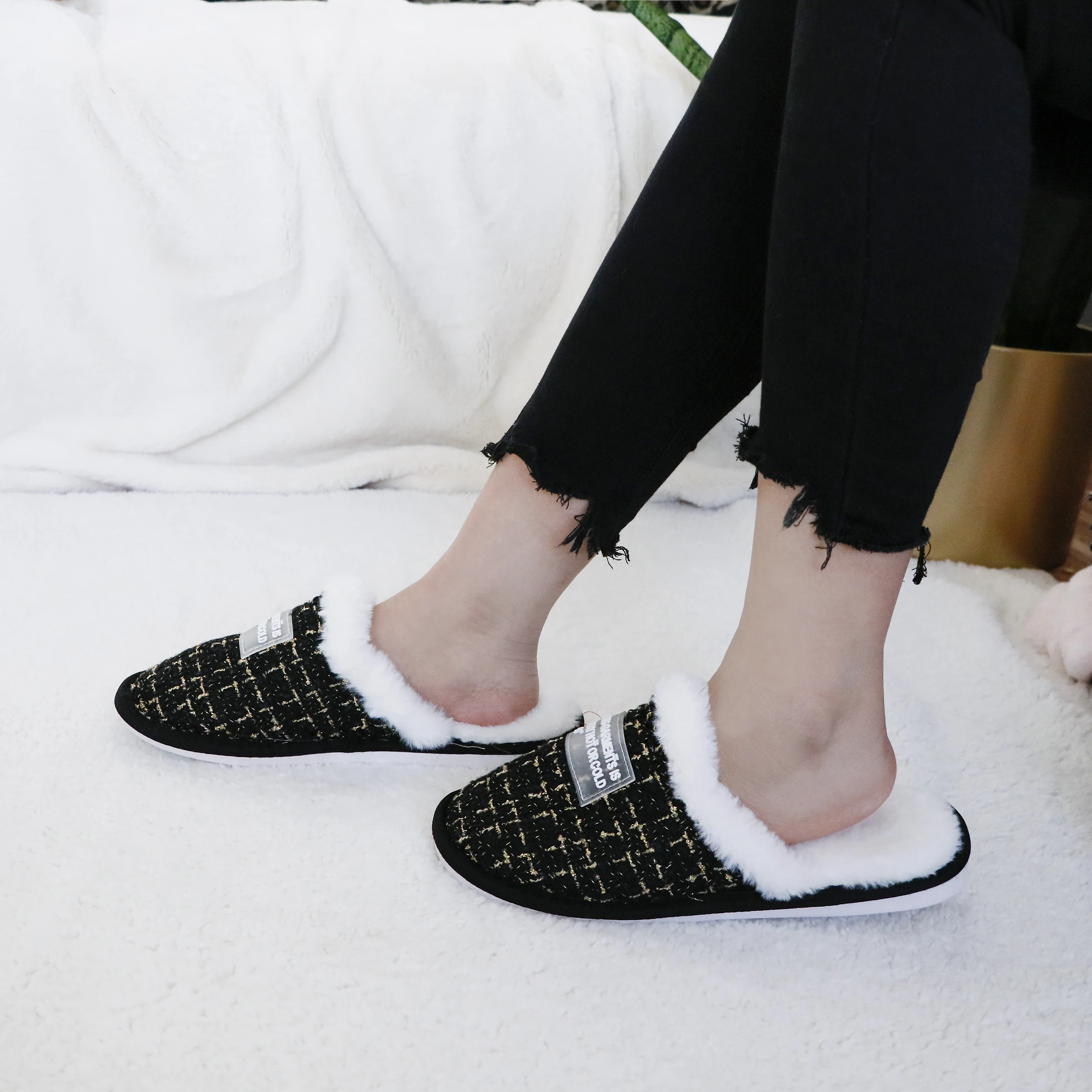 OEM Cheap Winter New Fluffy Fury Plaid style Korean PVC Non-slip Ladies Slippers Sandals