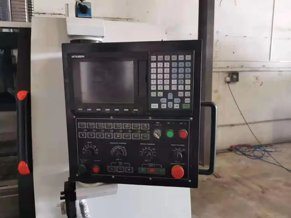  Подержанный металлический вертикальный фрезерный станок с ЧПУ CHAOQUN VMC 850