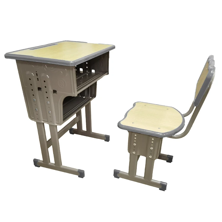 Набор деревянных стульев для учеников