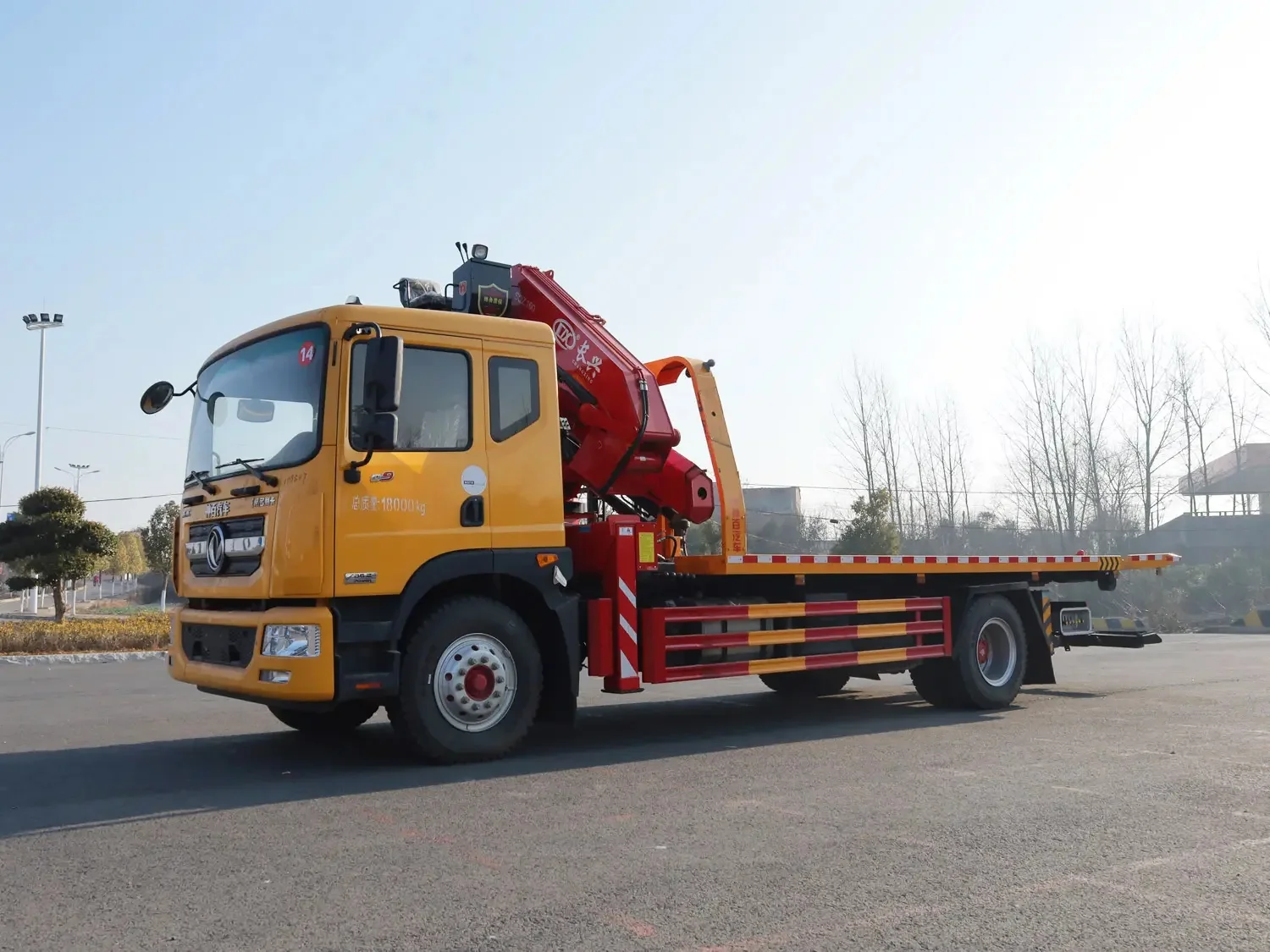 7.9m 210HP DF D9 4X2 Tow Trucks Wreckers Recovery Road Rescue Truck Flatbed Platform Wrecker Towing Truck