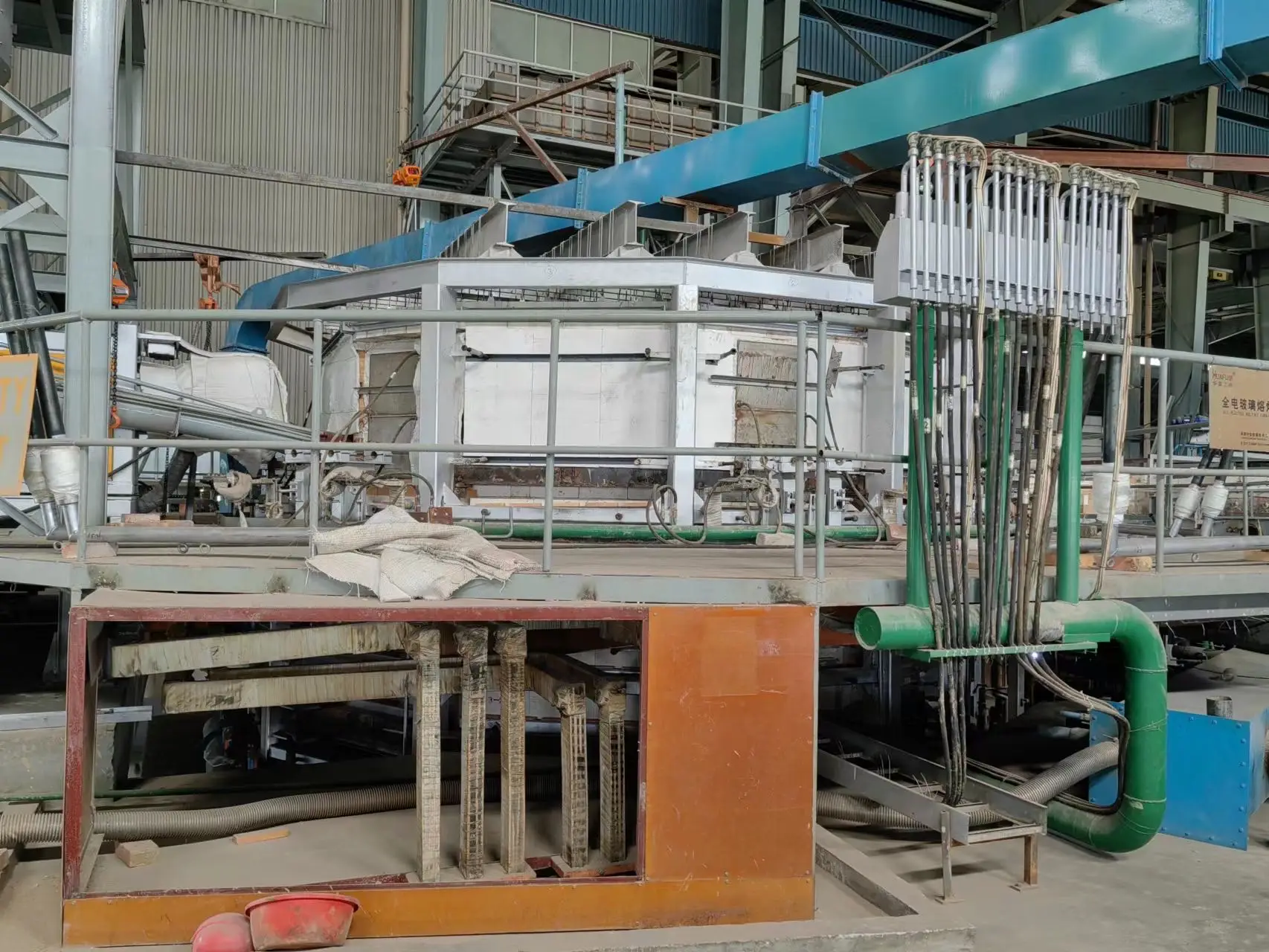 Long life Opal glass dish cup tableware Opaltableware glass electric melting furnace production line opal wine bottle furnace