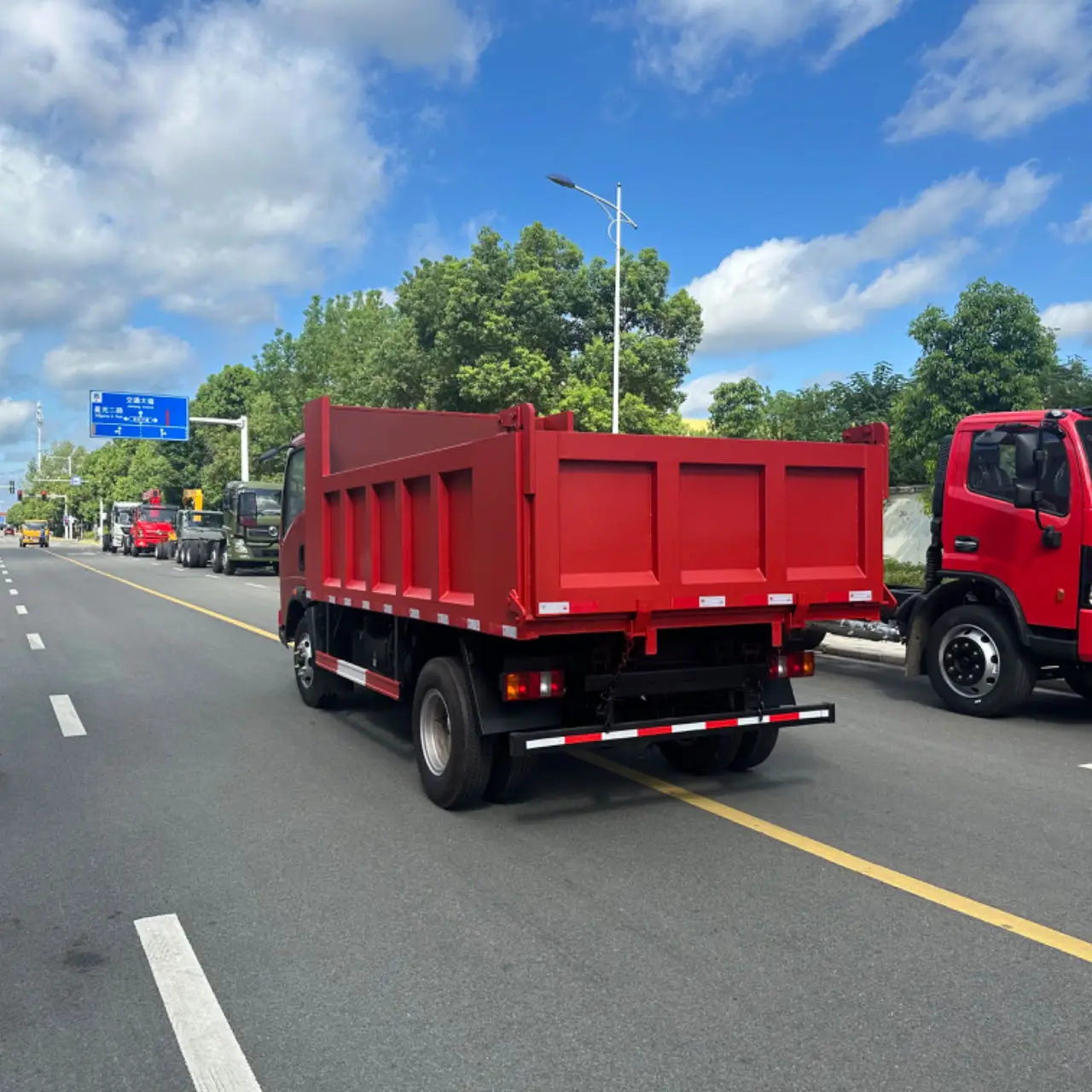 Самосвал Sinotruk Howo 4*2 с механической коробкой передач однорядный дизельный топливо вместимостью 5 тонн новый сегмент легких грузовиков Yuchai