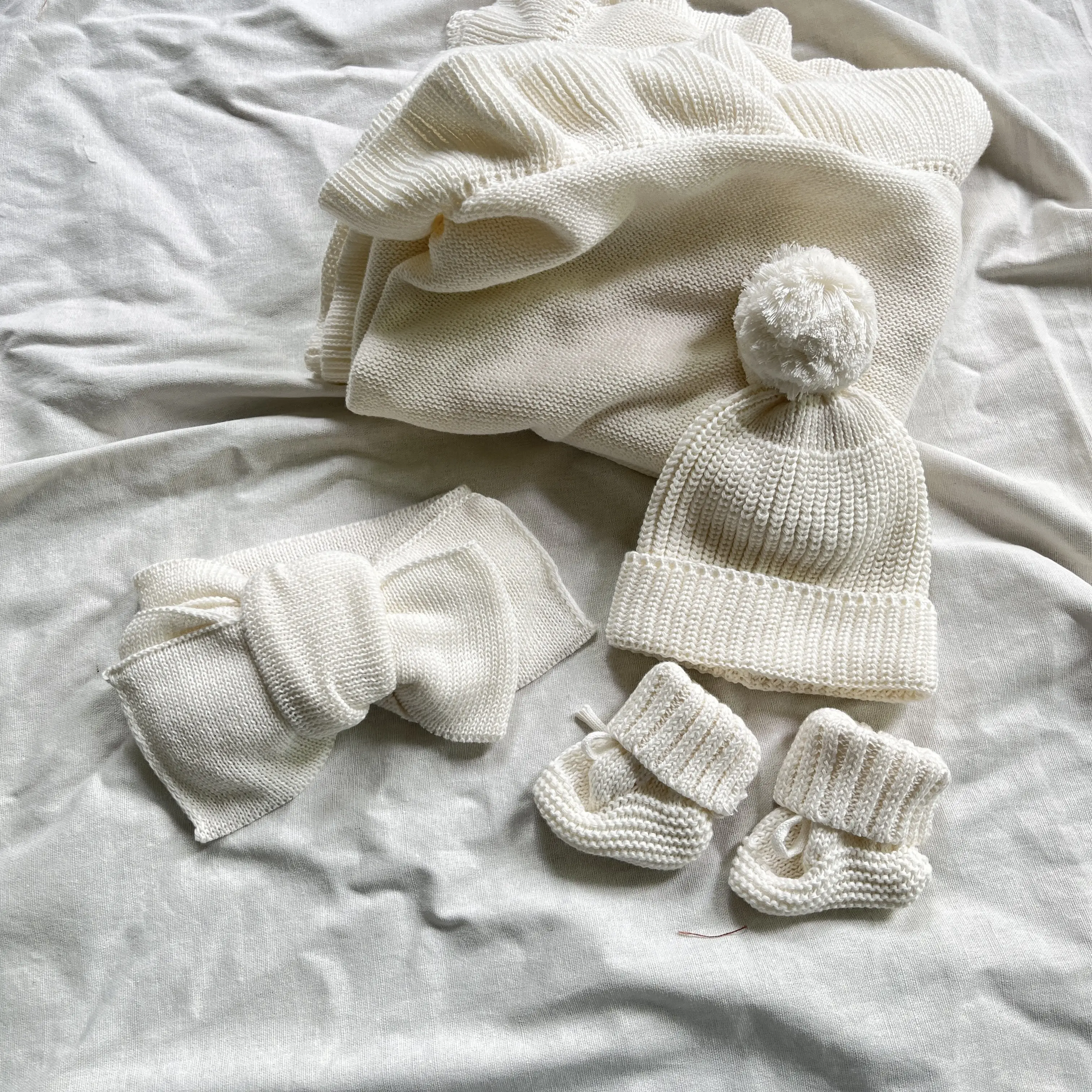 Matched Boots And Hat Gift Set Natural Rose Pink Knitted Newborn Baby Bobtail Booties Crochet Pattern With Pom Pom