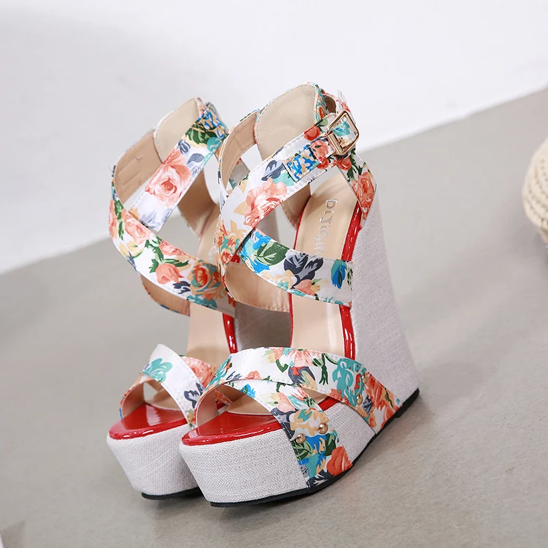 2024 European and American t-table show silk print slope heel comfortable sandals Colorful wedge heel high-heeled shoes
