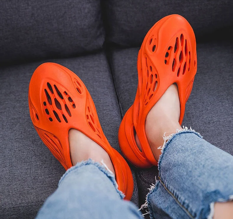 
Fashion Yeezys Soft Water Shoes Men Foam Runner Slides Slippers 