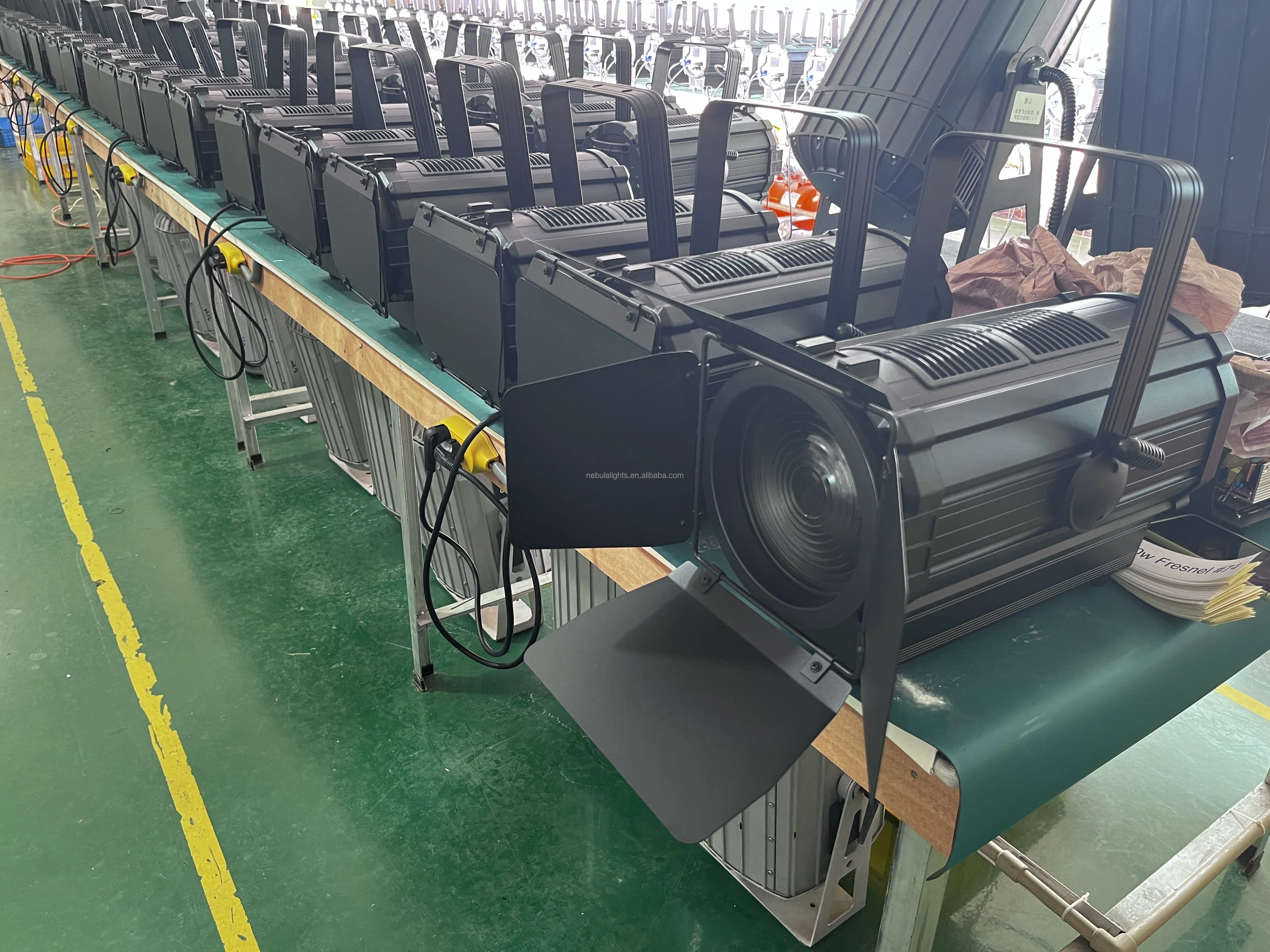 Nebula 200W 300w LED COB Fresnel Zoom Profile DMX Studio Theater Spot Fresnel Light