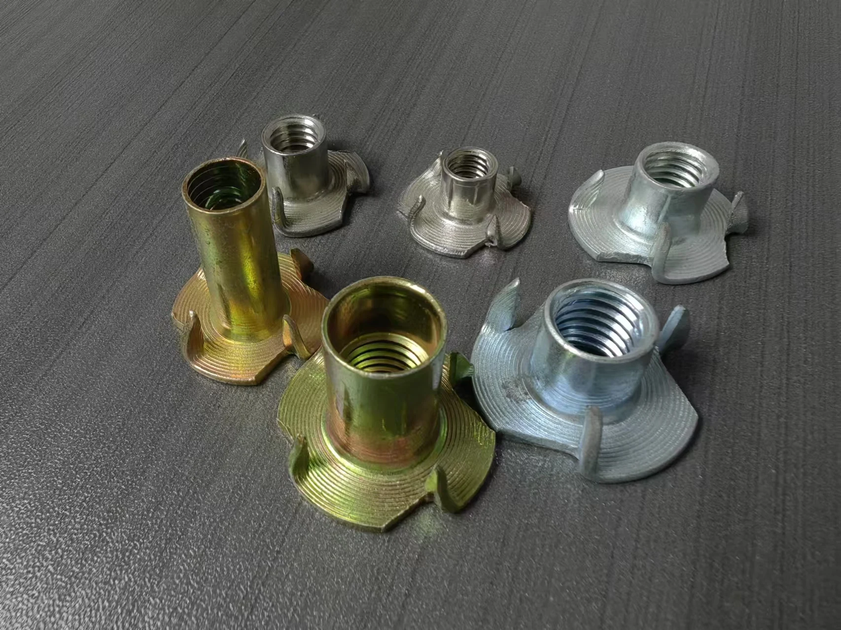 Furniture T Nuts Four Claw Prong Tee Nut din1624 4-Prong Tee Nuts