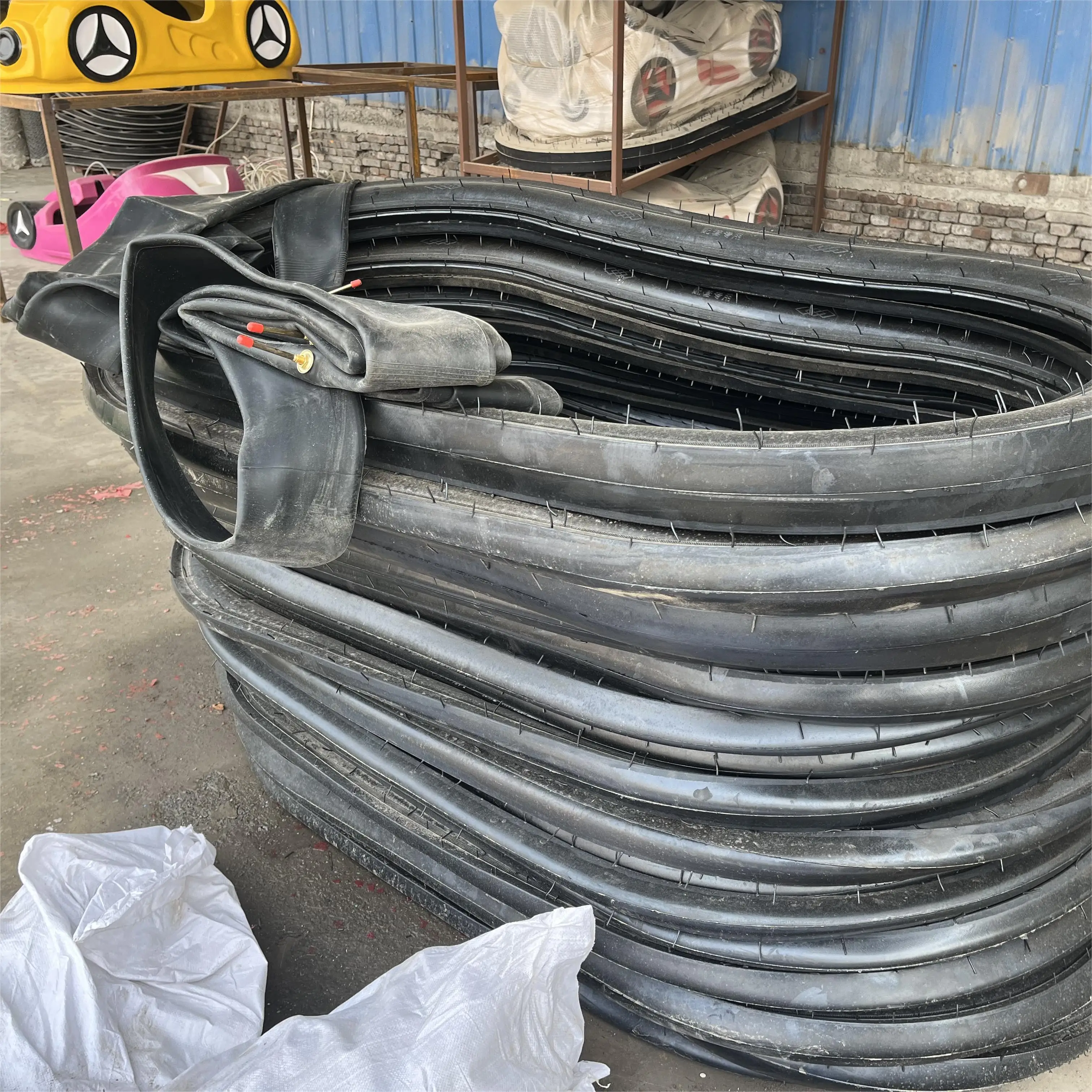 Amusement Luna Park Attraction  Kid Electric Bumper Car Adult Dodgem Ground Grid Bumper Cars spare parts tires tubes  For Sale