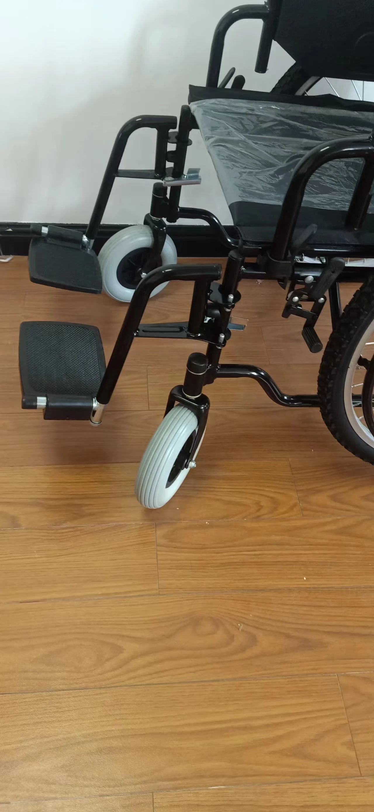 New product launched manual inflatable tire spoke wheel foldable portable wheelchair for disabled people