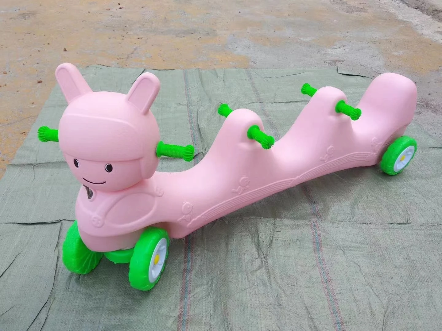 Hot Sale Factory Supplier Bear Shape Baby Plastic Ride On Toy With Four Wheels