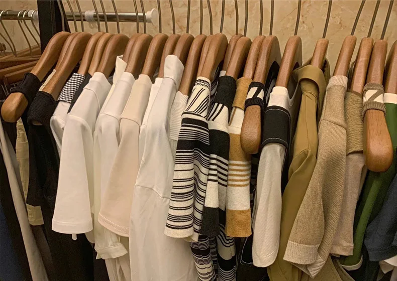 Free Custom Logo Luxury Cloth Hanger Wood Clip Hanger Skirt Trouser Boutique Wooden Walnut Clothes Hanger with Clip