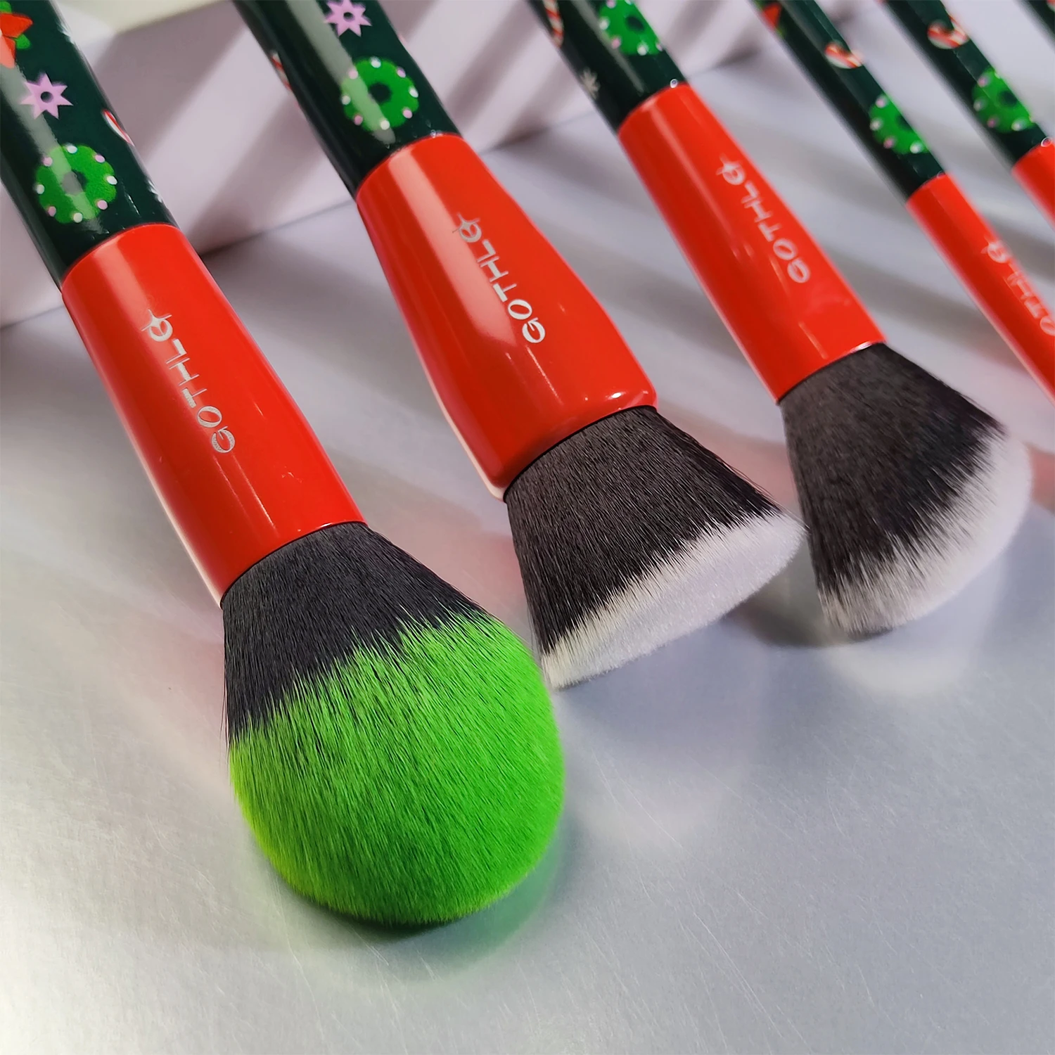 Gracedo custom logo professional makeup brush set 8pcs red and green Christmas present brushes Festive season makeup brushes