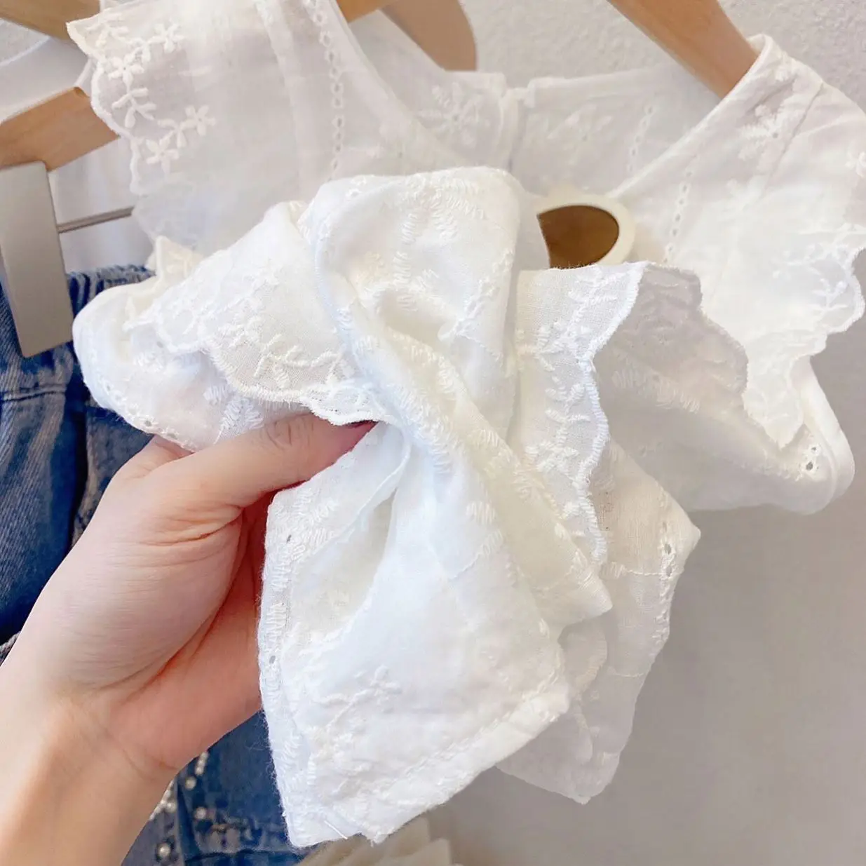 Spring and summer new girl suit cute lace top plus pearl jeans two-piece set