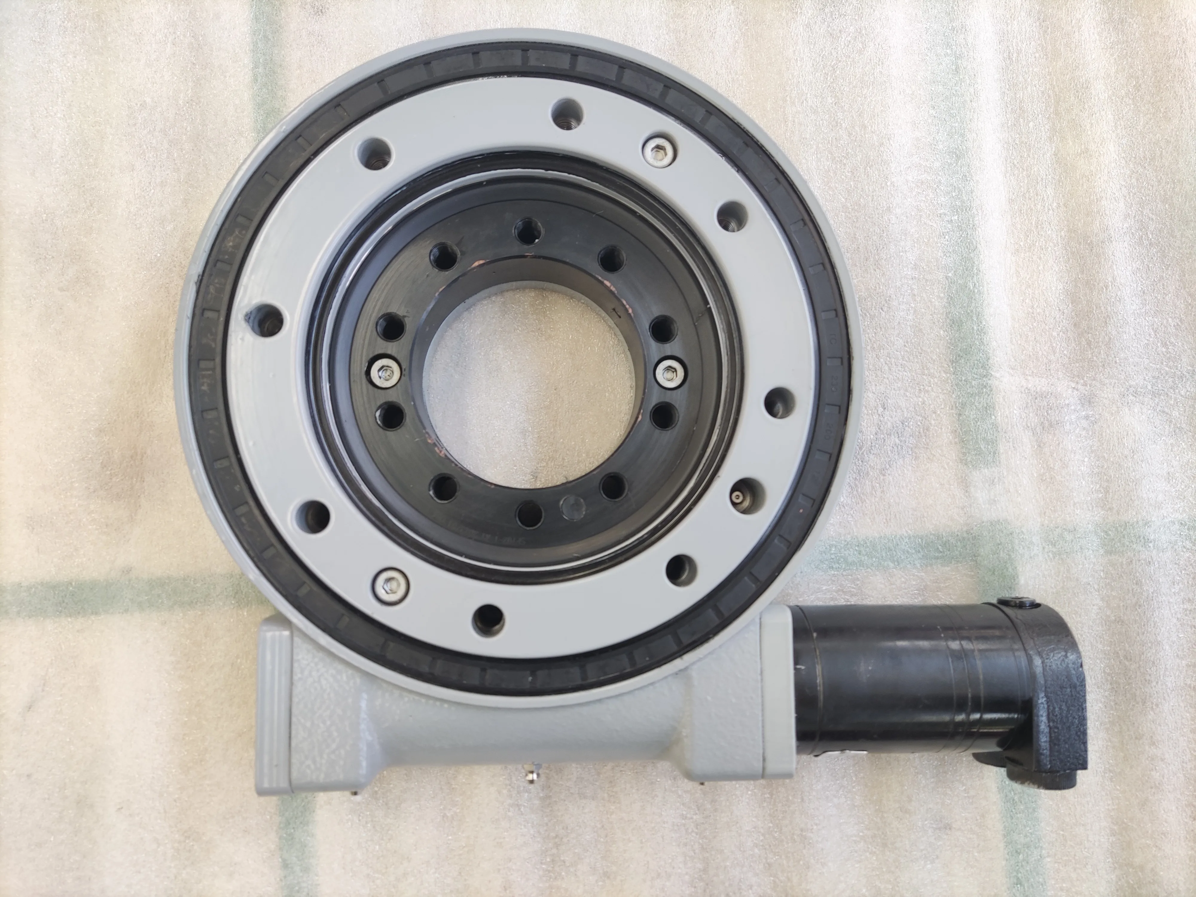 Worm Gear Slewing Drive Se7 Single Axis Used for Solar Tracking System with Electric Motor