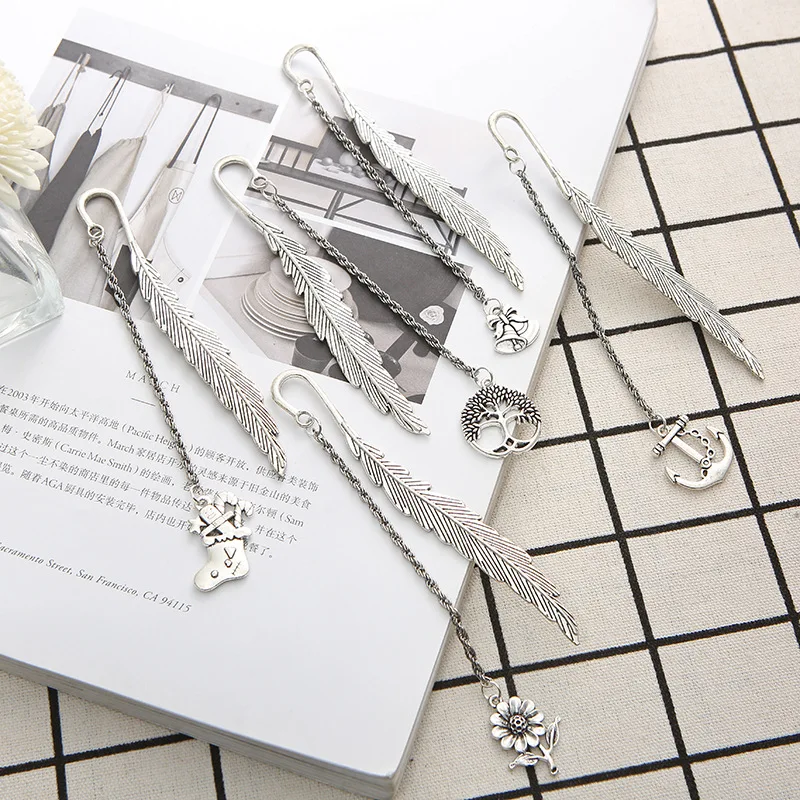 Креативная Закладка в виде перьев