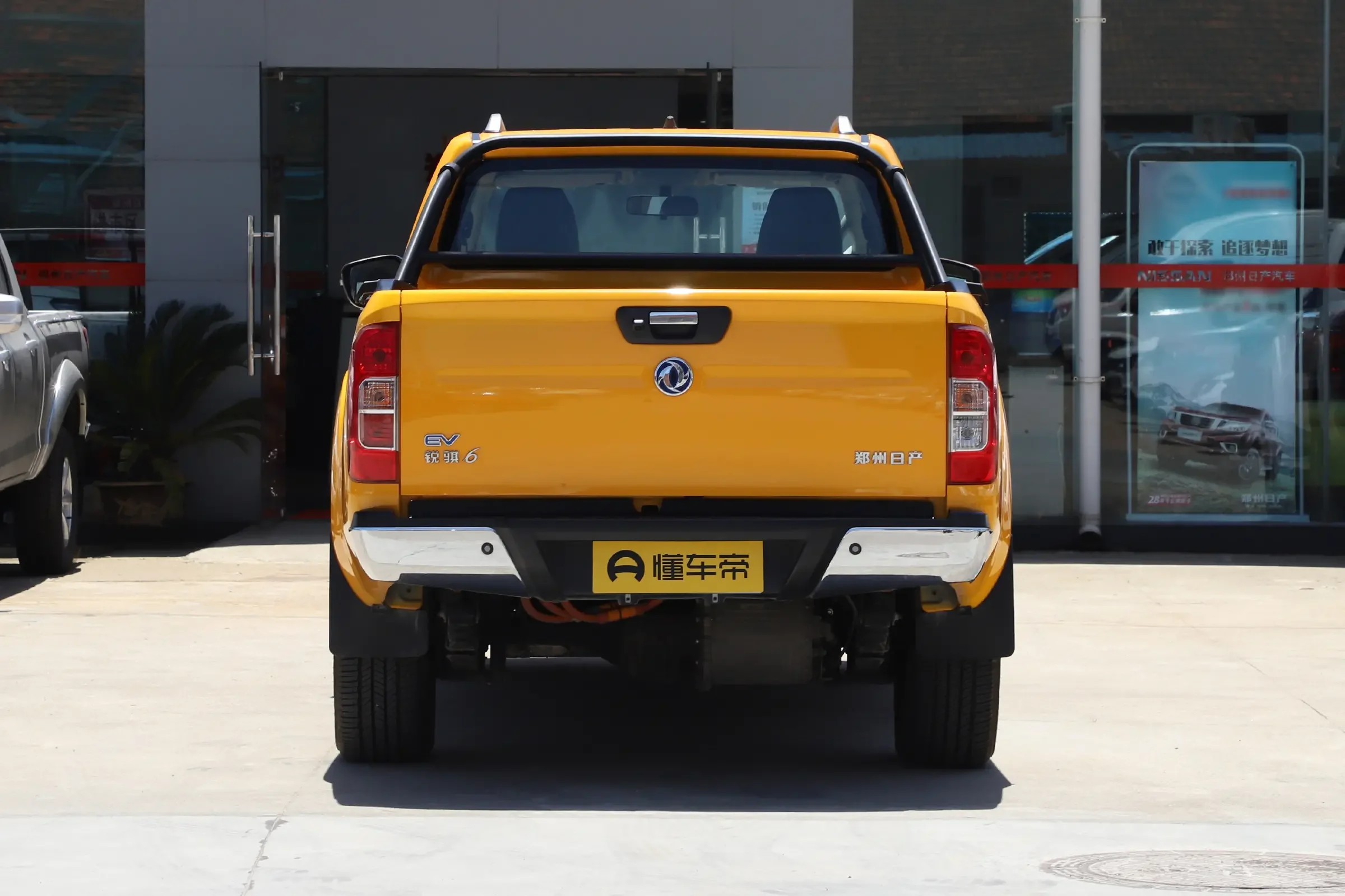 Good quality LHD new electric truck 4x4 electric cars dongfeng pickup truck