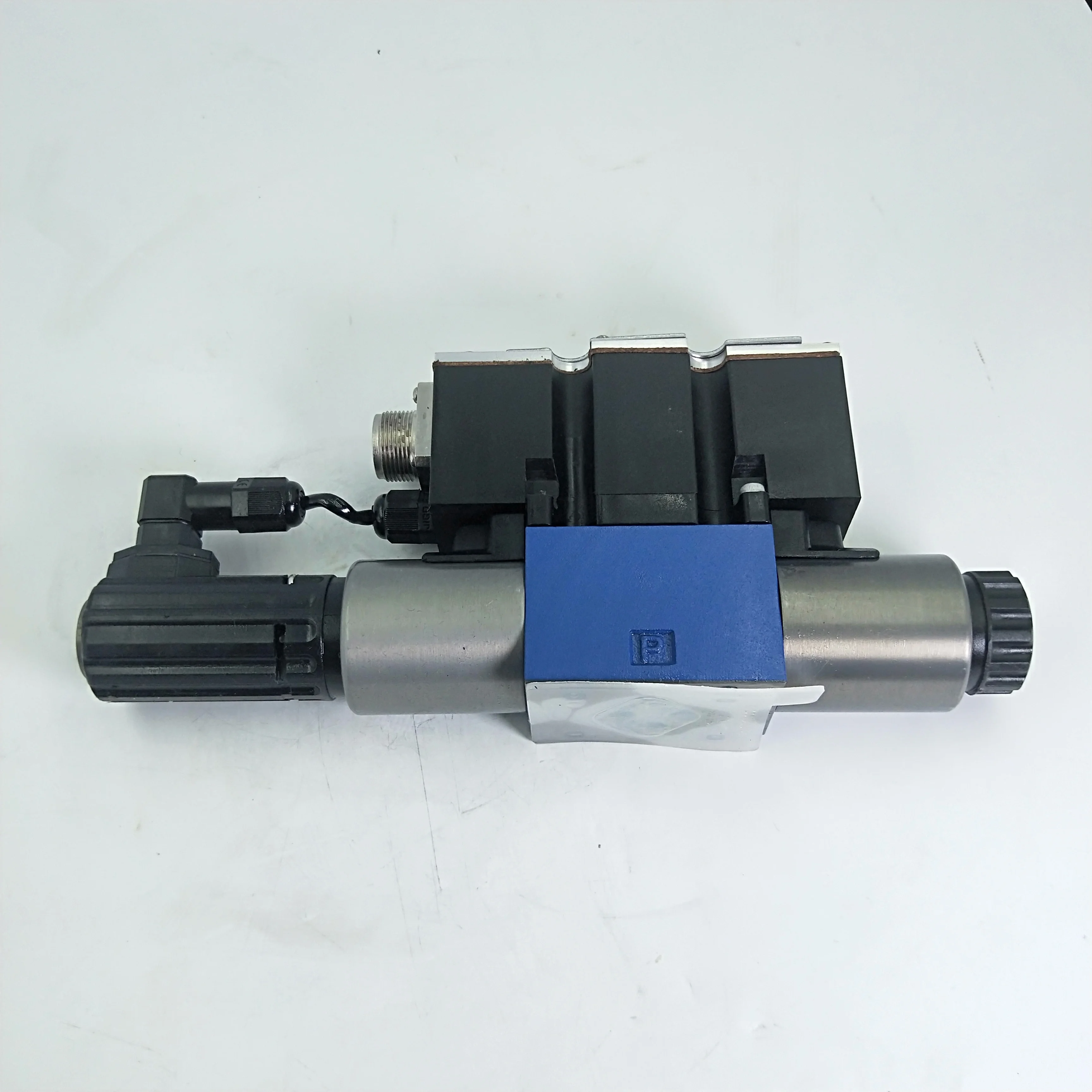 Электромагнитный клапан 4WE Series 4WE6 4WE6D 4WE6D62/EG24N9K4 R900561274 4WE6J62/EG12N9K4/62 с гидравлическим направленным управлением