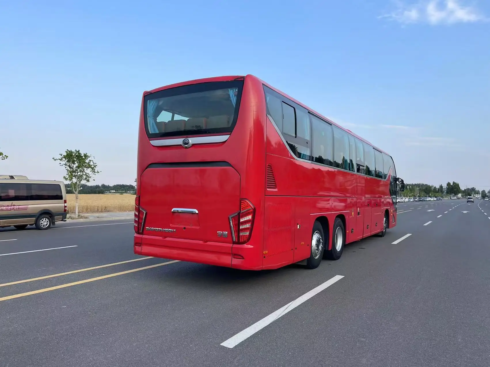 Used Yu-tong City Buses with Luxury 56 Seats Second Hand Yu-tong ZK6137 Double Rear Axles Long Distance Bus Coach Buses for Sale