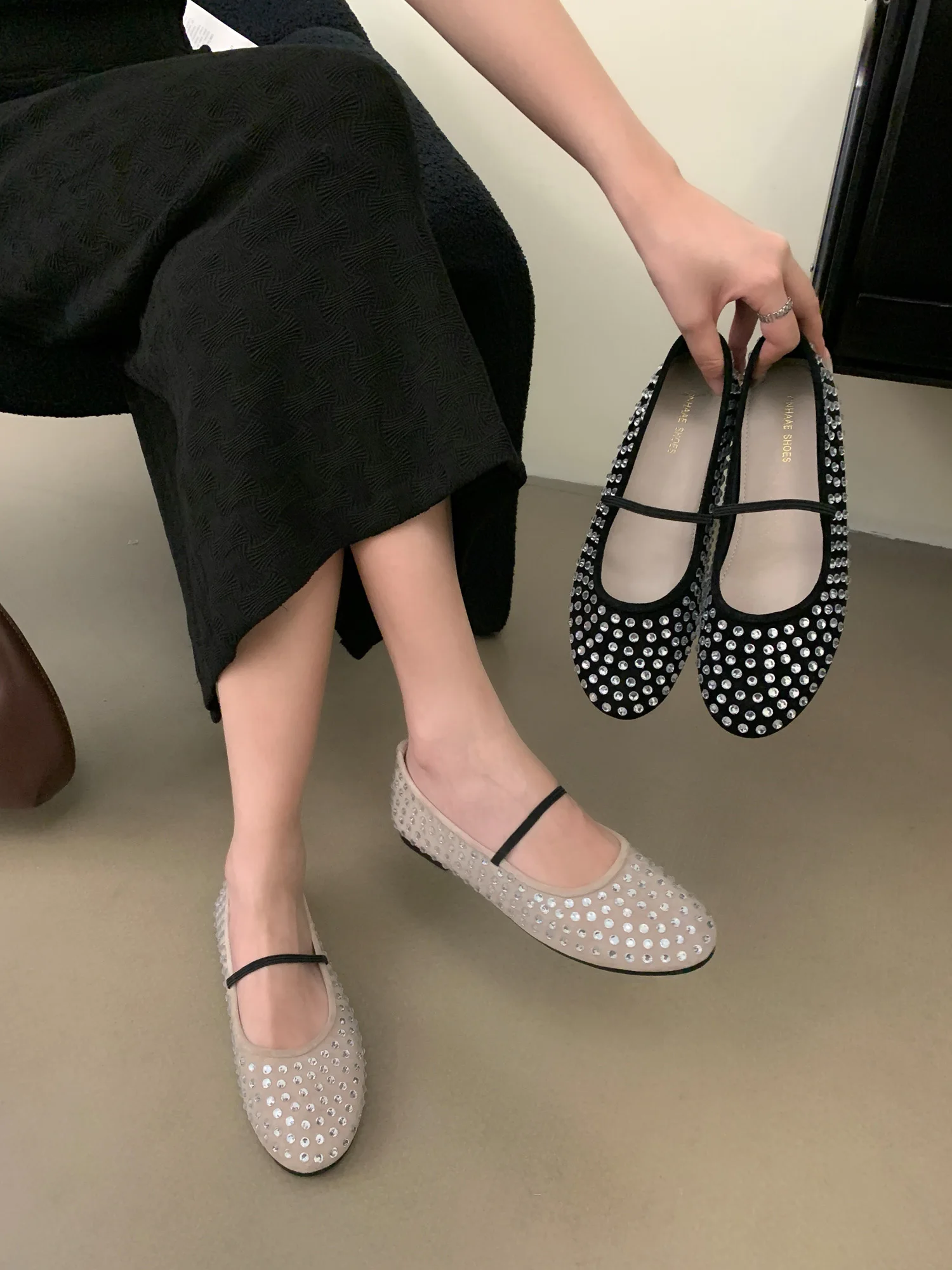 2024 Designer Luxury Ballerina Flat Shoes for Women Round Toe Stylish Studs Breathable and Light for Summer and Spring