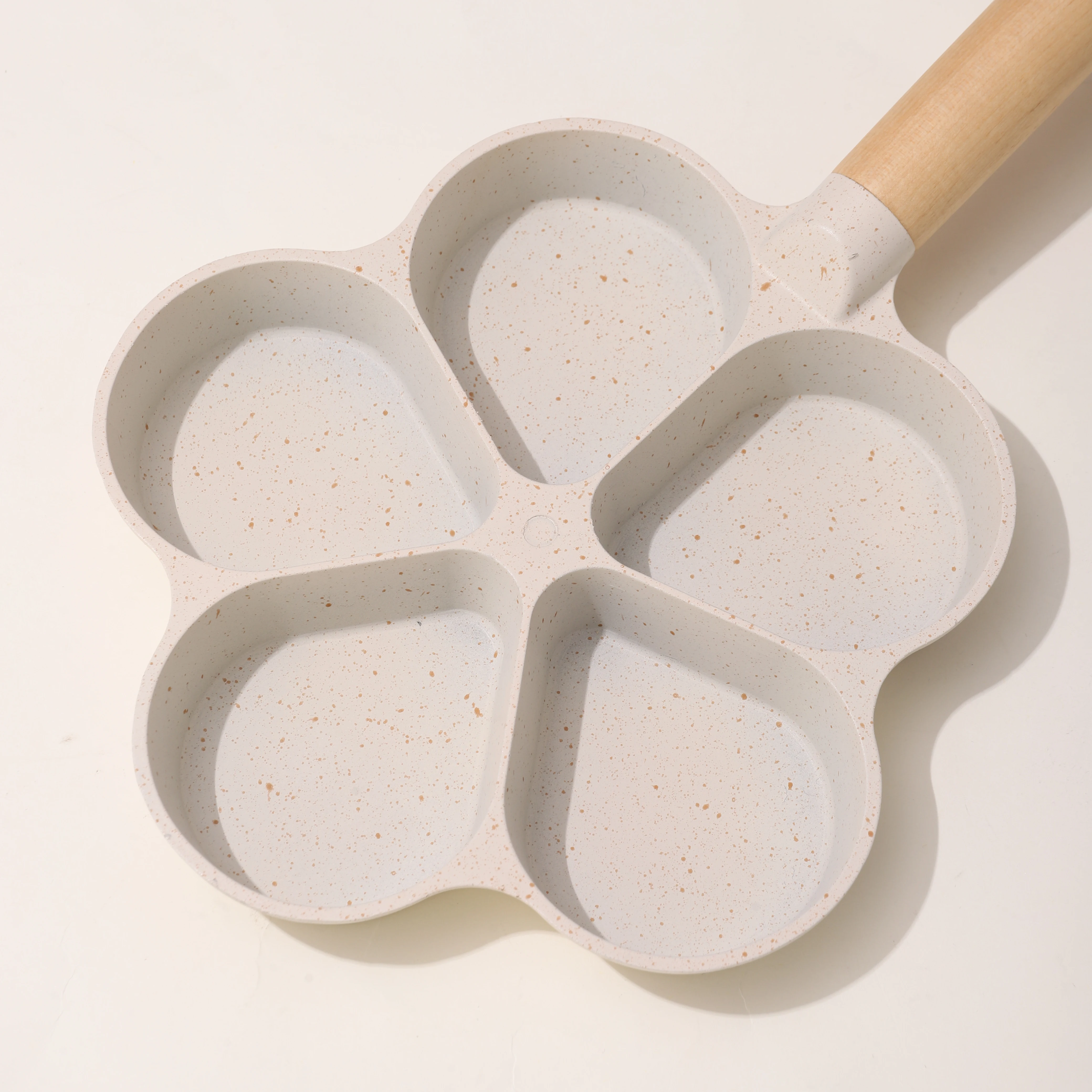 Special Offer Kitchen Fried Eggs Fried Burgers Bakelite Handle Fine Heat-Resistance Frying Pan