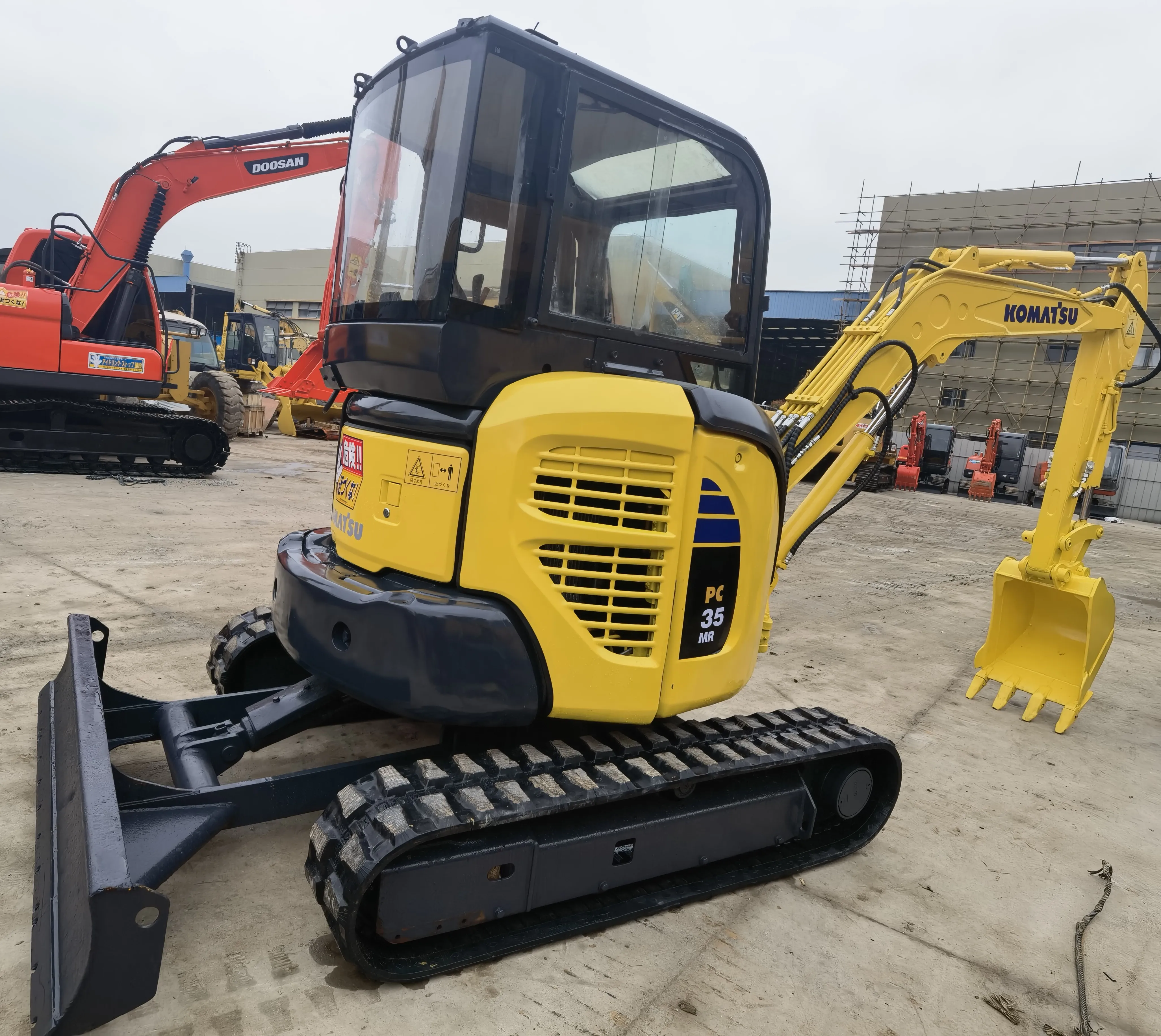 Быстрая доставка и высокая производительность подержаная PC35MR-3 Komatsu Лидер продаж во дворе Шанхая