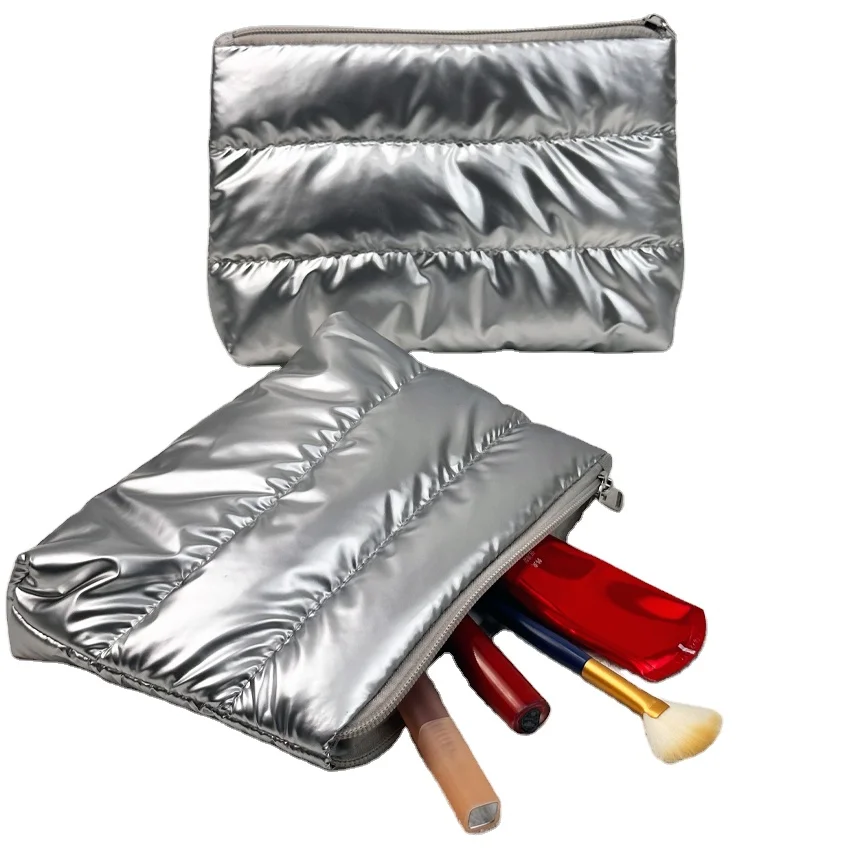 Мягкая стеганая сумка для макияжа