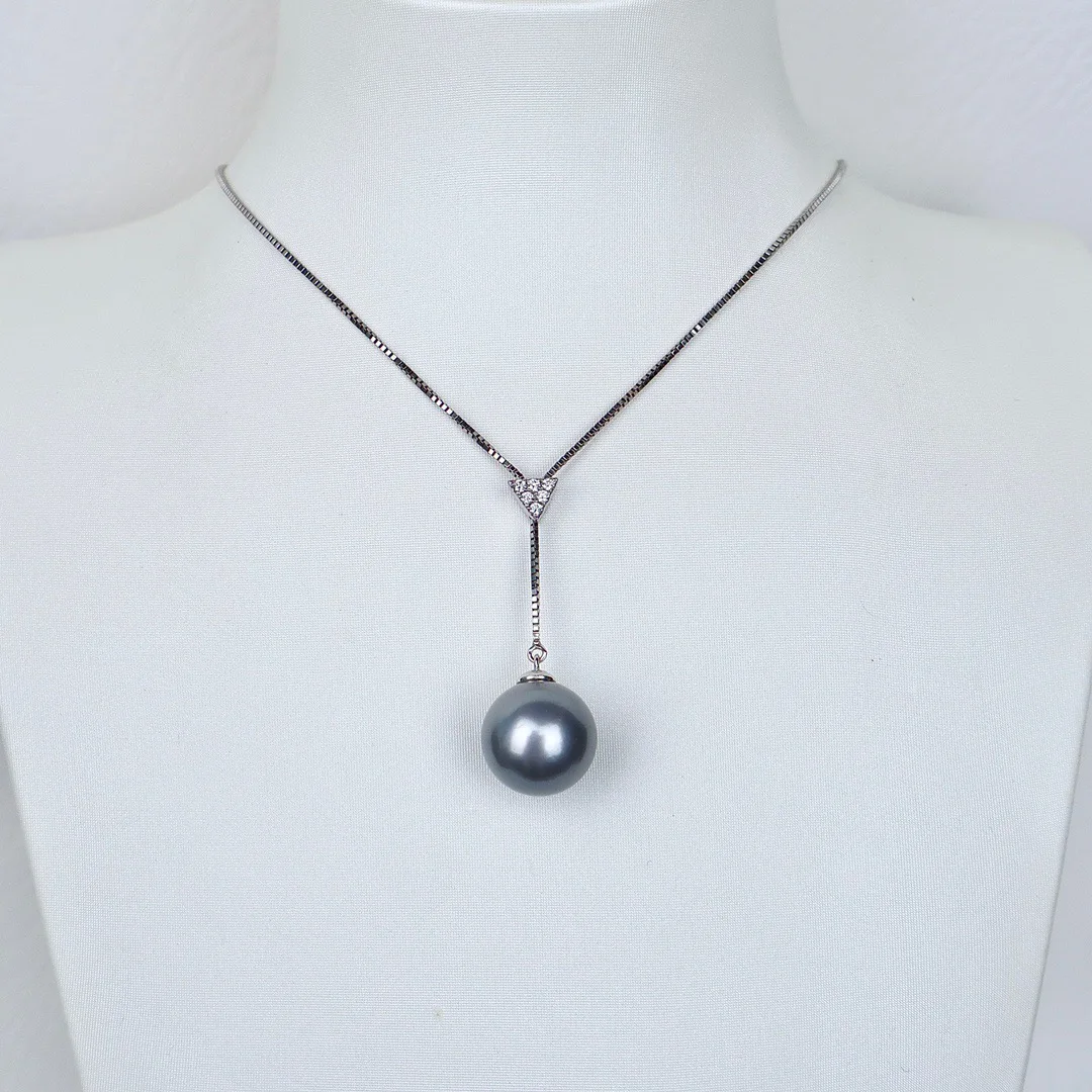 2024 New Design Sea Pearl Necklace 18KGold triangle Diamond Pendant Necklace Natual Tahitian Seawater Pearl Necklace for Wedding