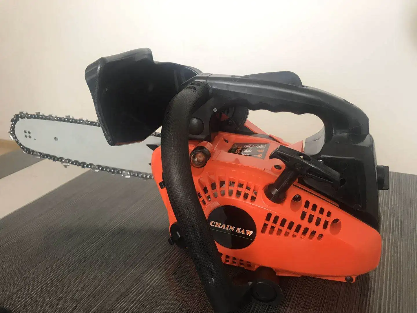 2500 New Bestselling Wood Cutting Chainsaw 0.9KW 2-Stroke Gasoline Chainsaw Chinese Chainsaw
