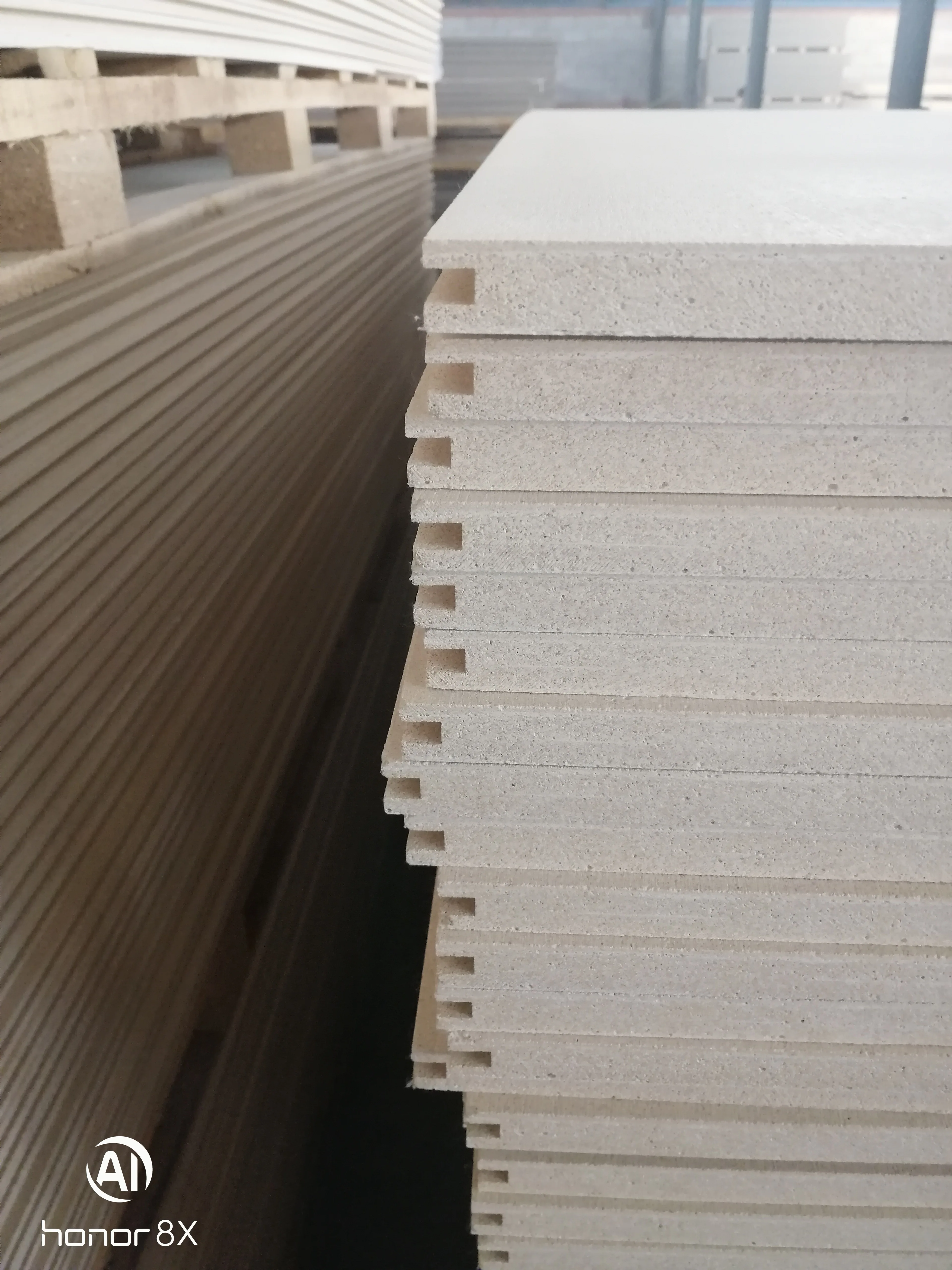 High-quality MgO board flooring has known for its fire resistance, moisture-proof, and anti-corrosion properties.