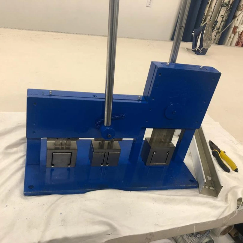 
25mm 50mm Manual Punching machine for wooden blinds headrail 