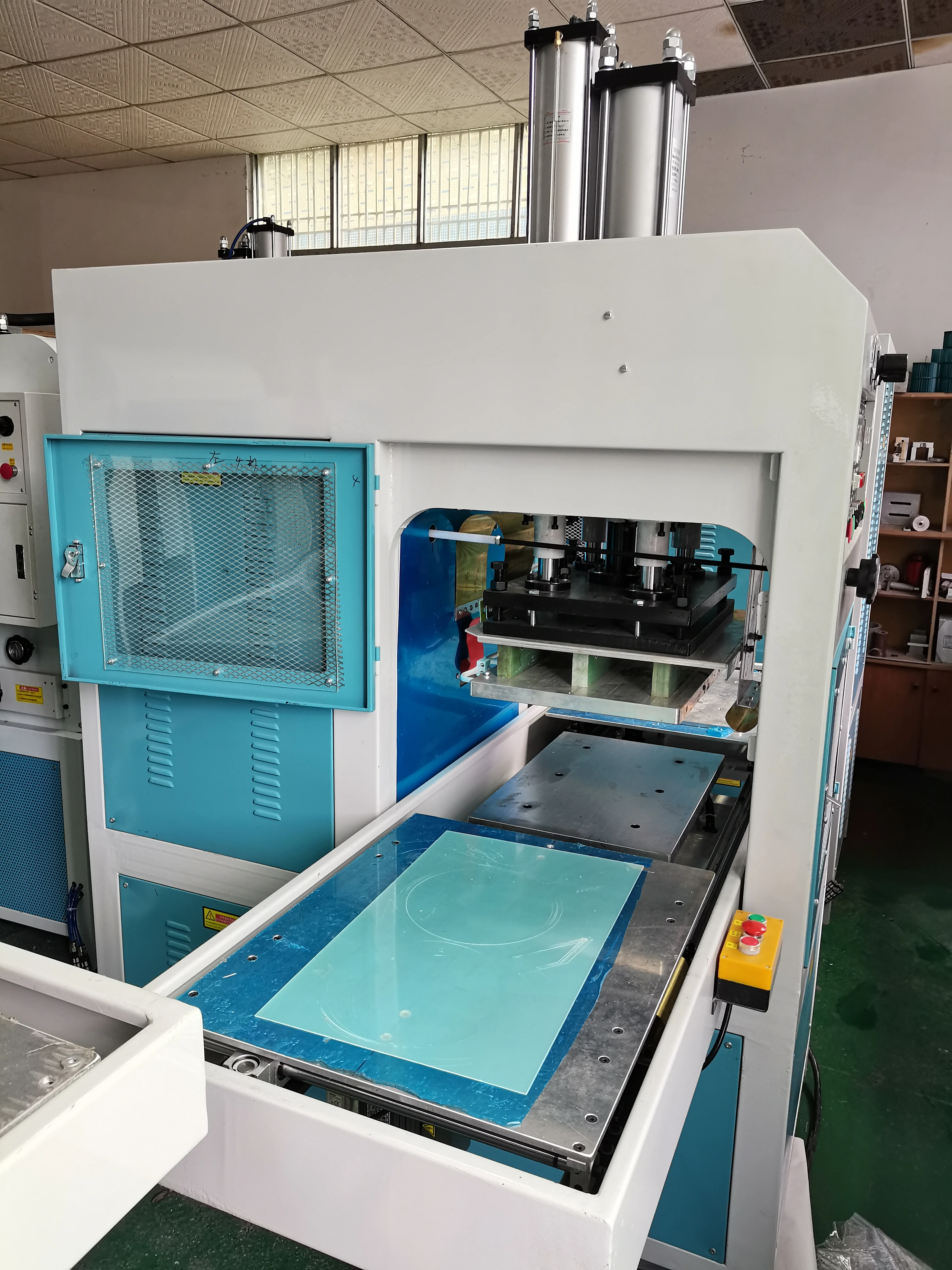 High Frequency Folding Leather Embossing Automatic Synchronous Fuse Breaker PU/TPU/PETG Plastic Fuse Machine