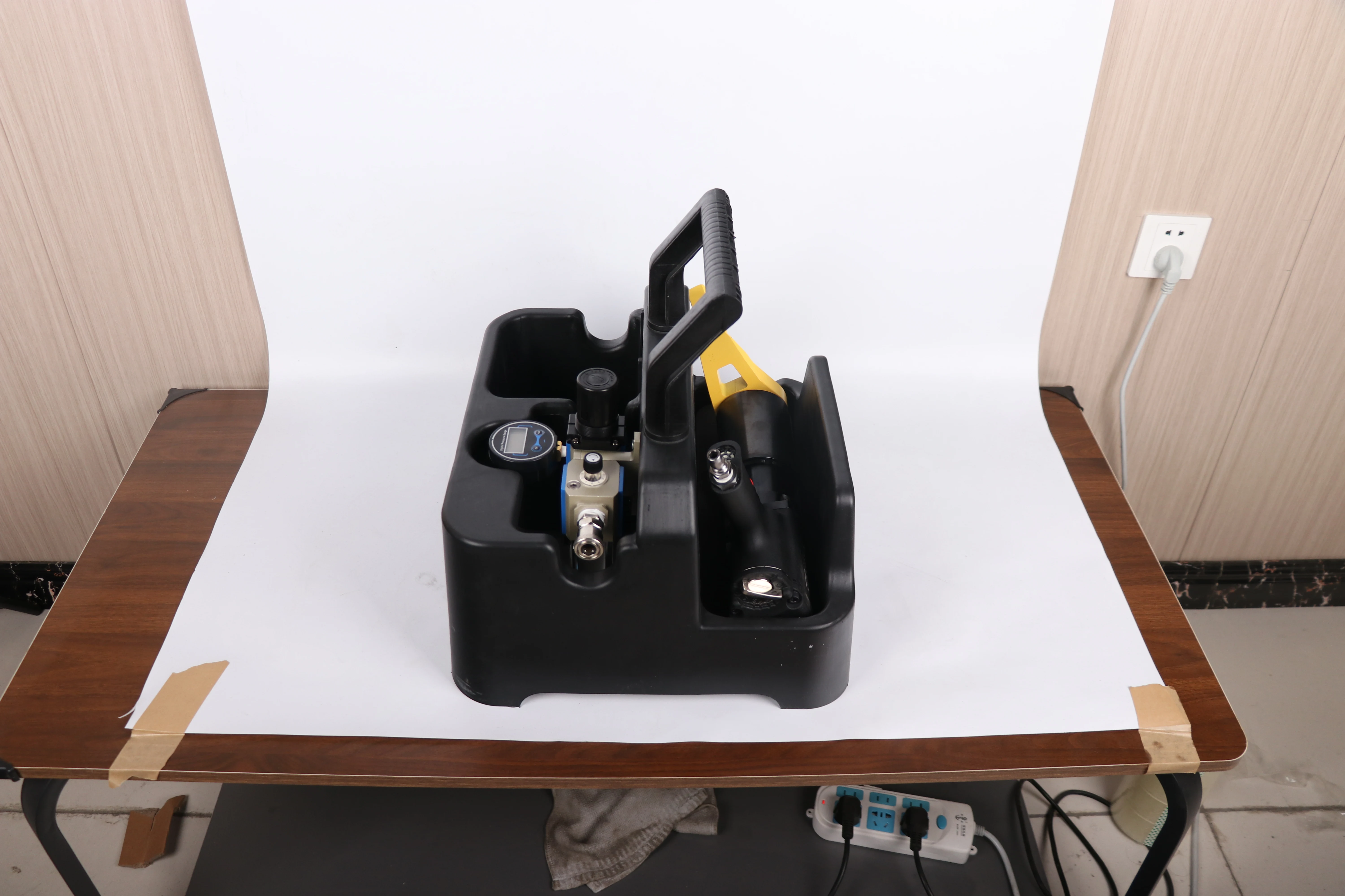 3000Nm 1' Adjustable Automatic air Shut-off Pneumatic Mobile Hydraulic Impact Torque Wrench Holder Truck Tool Supplier Price