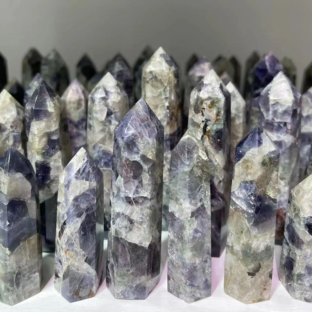 Wholesale High Quality Healing Stones Decoration Gifts Natural Crystal Bloodshot Iolite Point