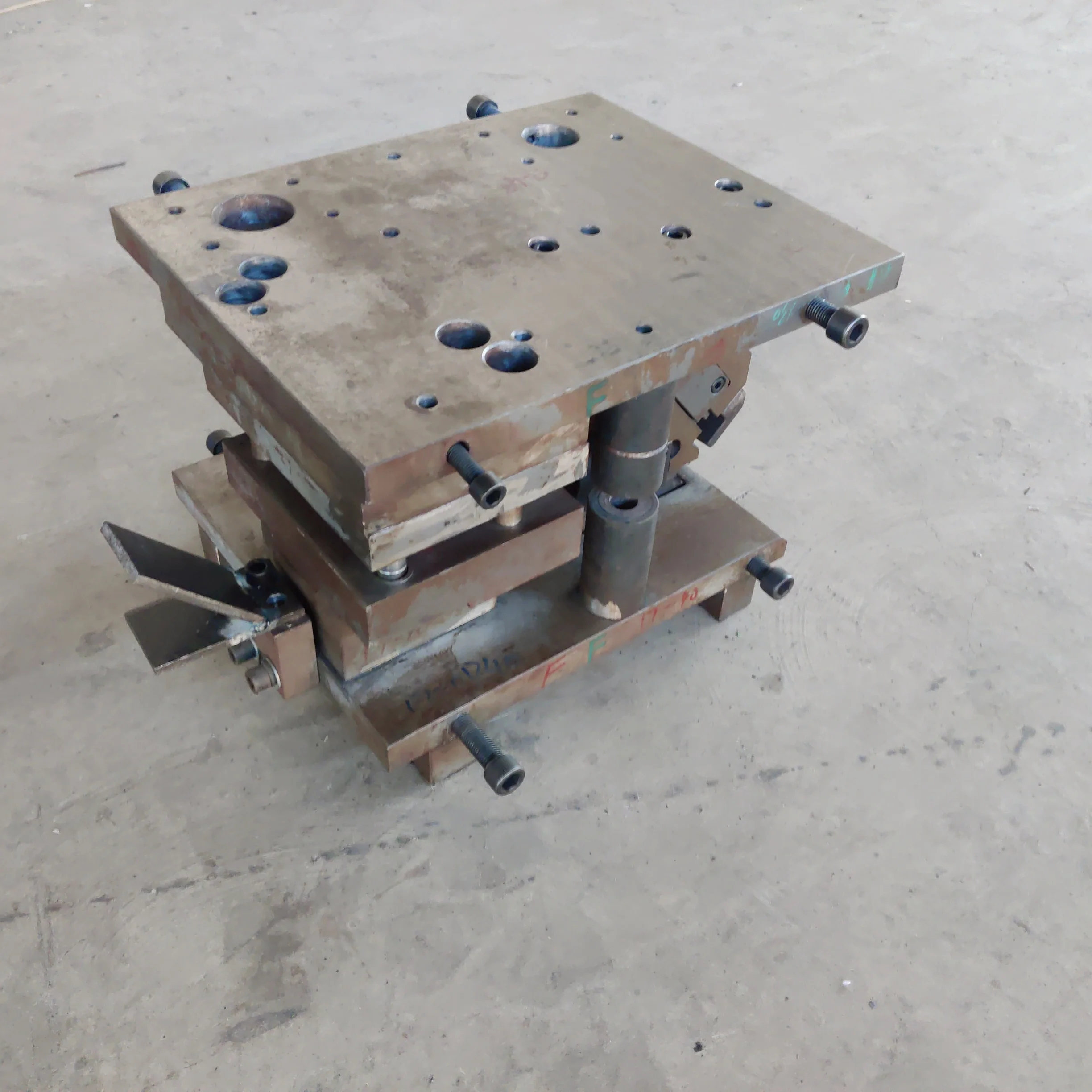 China Manufacturer Bending Machine For Dies Metal Stamping Mold Stainless Steel Die Metal Stamping Press