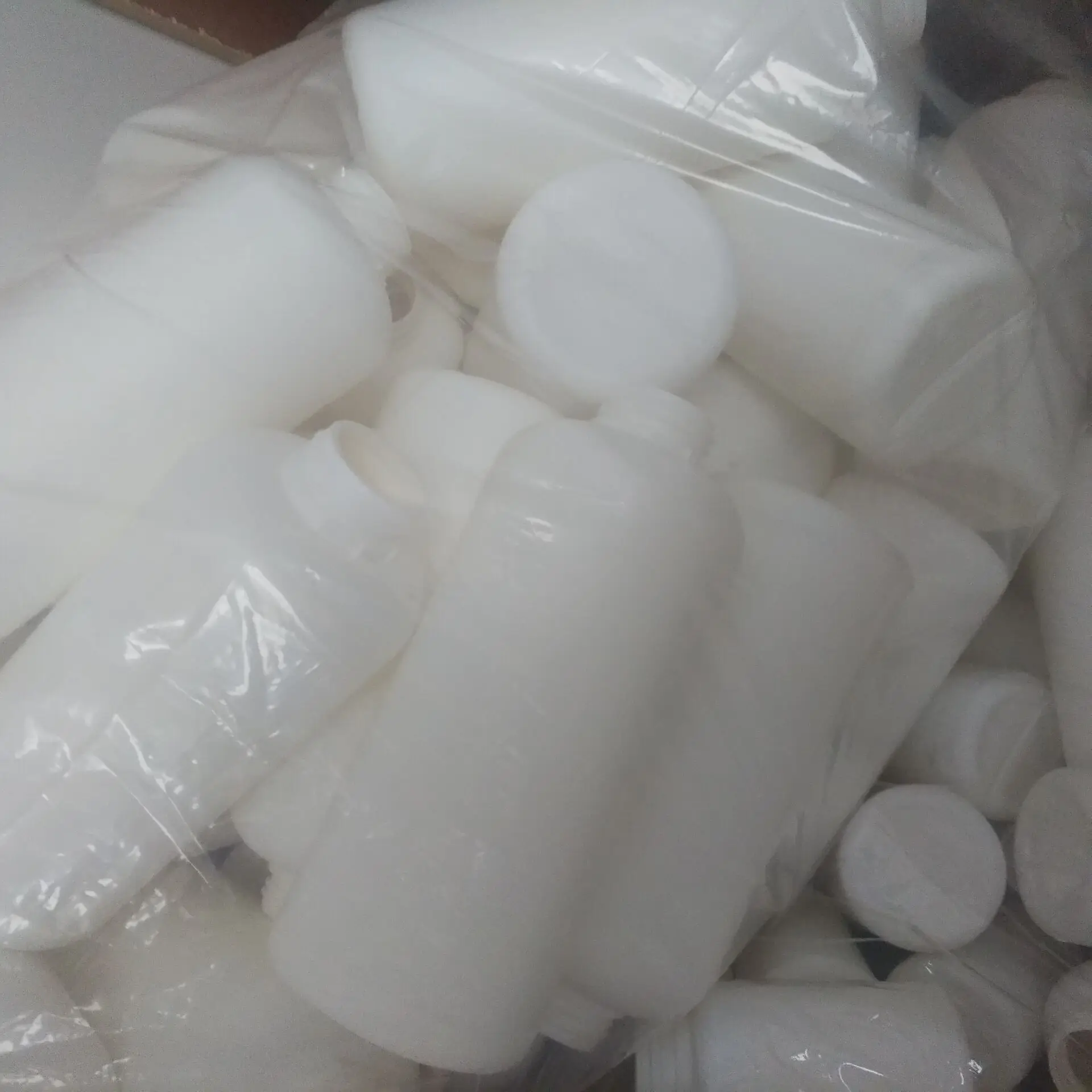 Hexahydro-1 3 5-tris(2 3-dibromopropyl)-1 3 5-triazine-2 4 6-trione CAS 52434-90-9 with low price