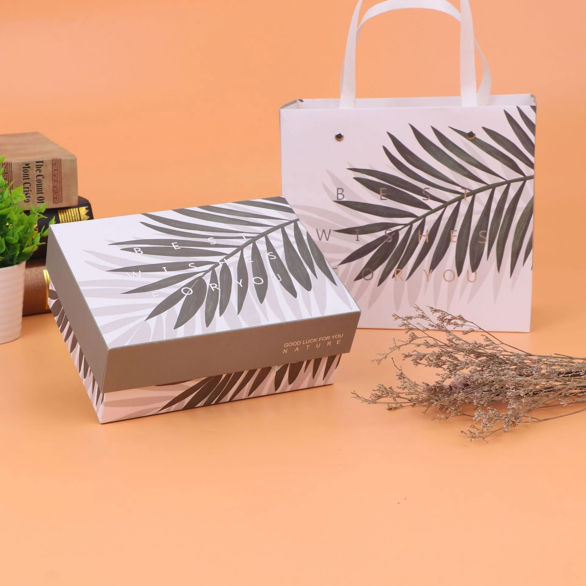 
Creative gifts high-end gift box with hand gift packaging carton custom printed portable box takeout carton 