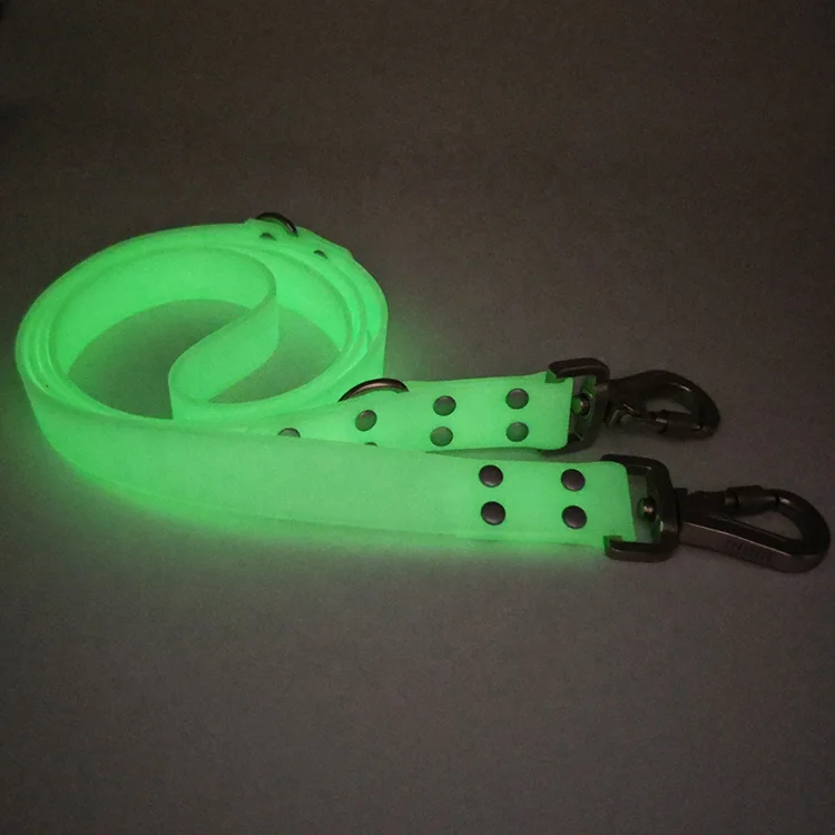 Glow in the Dark Heavy Duty PVC Dog Leash Multi Usage Double Snap Design Pet Lead Manufacturer
