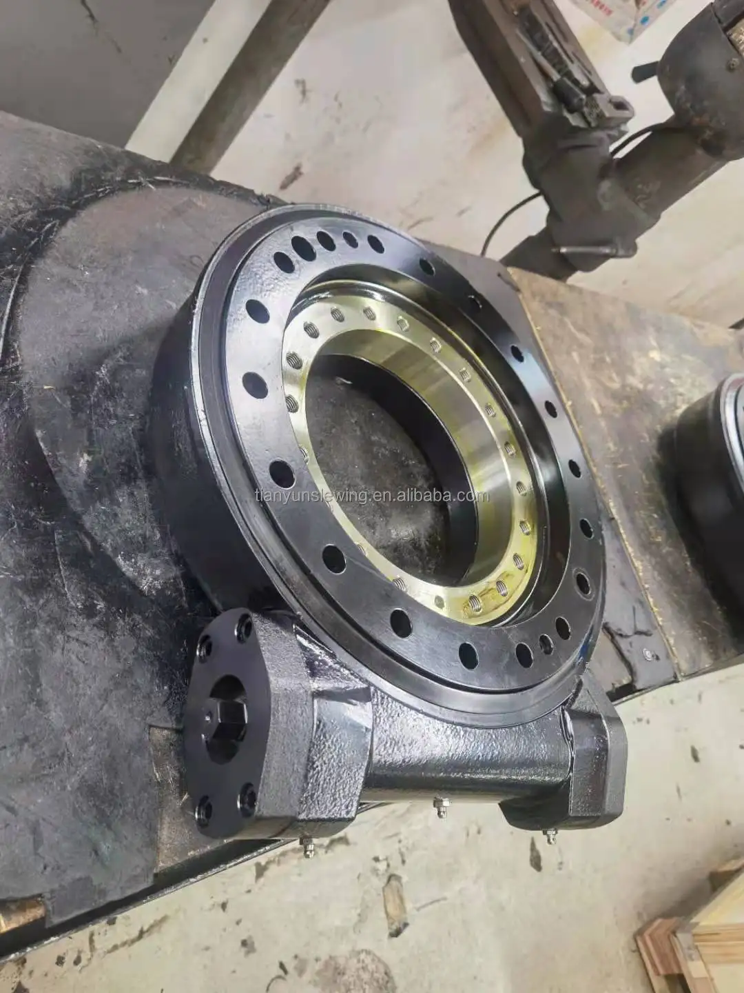 Large Spot Single Axial Gear Drive SE12 Slewing for Solar Tracker