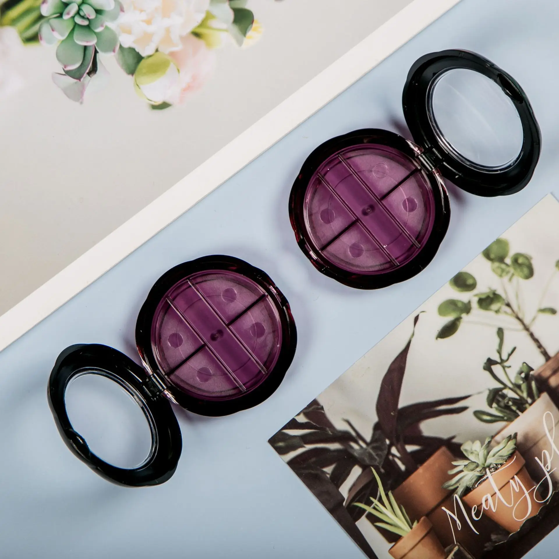 Factory Supply Cosmetic Package Transparent Petal-Shaped ABS Plastic 4 Colors Eye Shadow Box With Brush