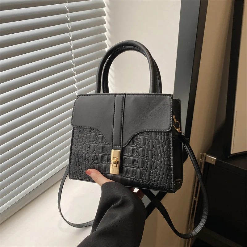 Hot Selling Korean Version Of The Lock Buckle Small Bag Woman Handbag 2024 New Crossbody Bag Small Square Bag For Female